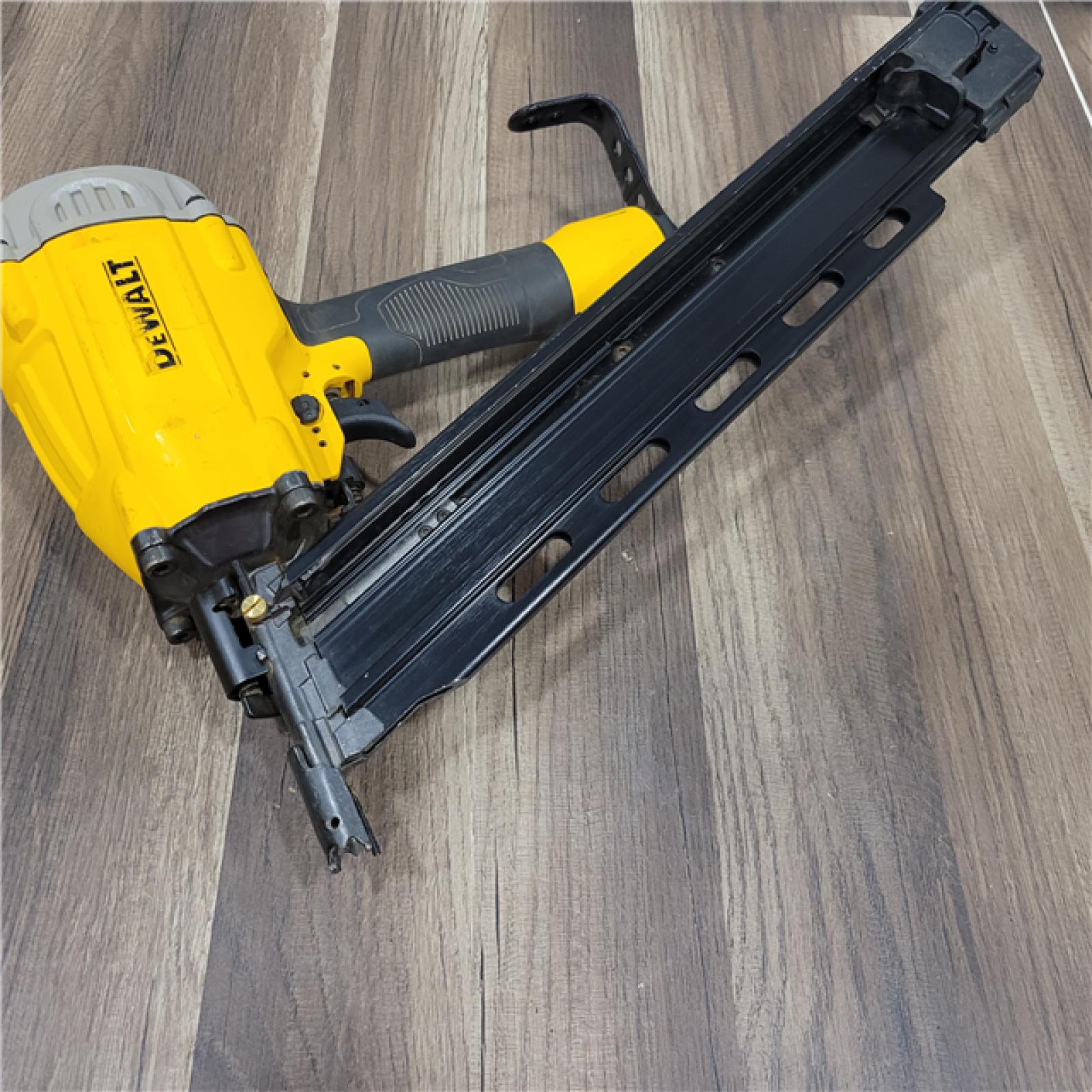 AS-IS DEWALT 21 Pneumatic Collated Framing Nailer