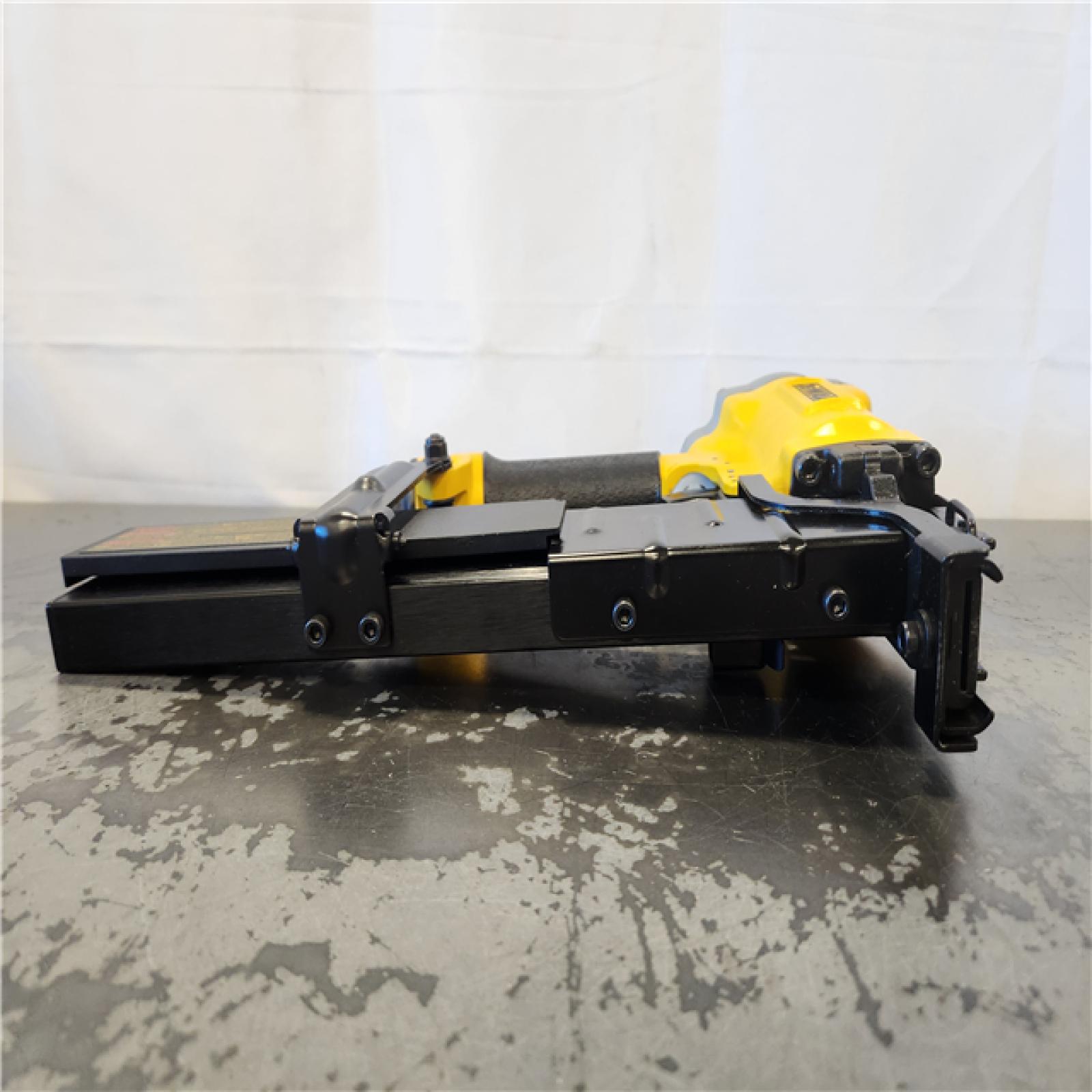 AS-IS- DeWalt 16 Gauge 1 Crown 2 Lathing Stapler