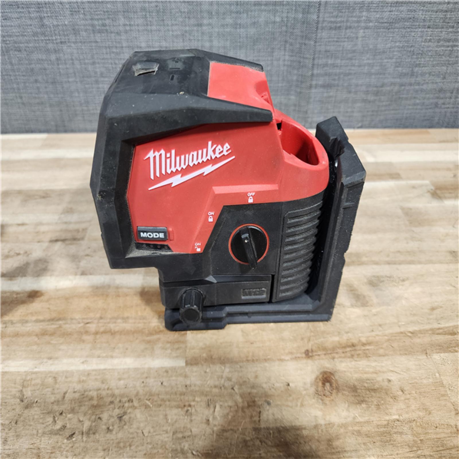 HOUSTON LOCATION - AS-IS Milwaukee Green 125 Ft. Cross Line and Plumb Points Laser Level Kit