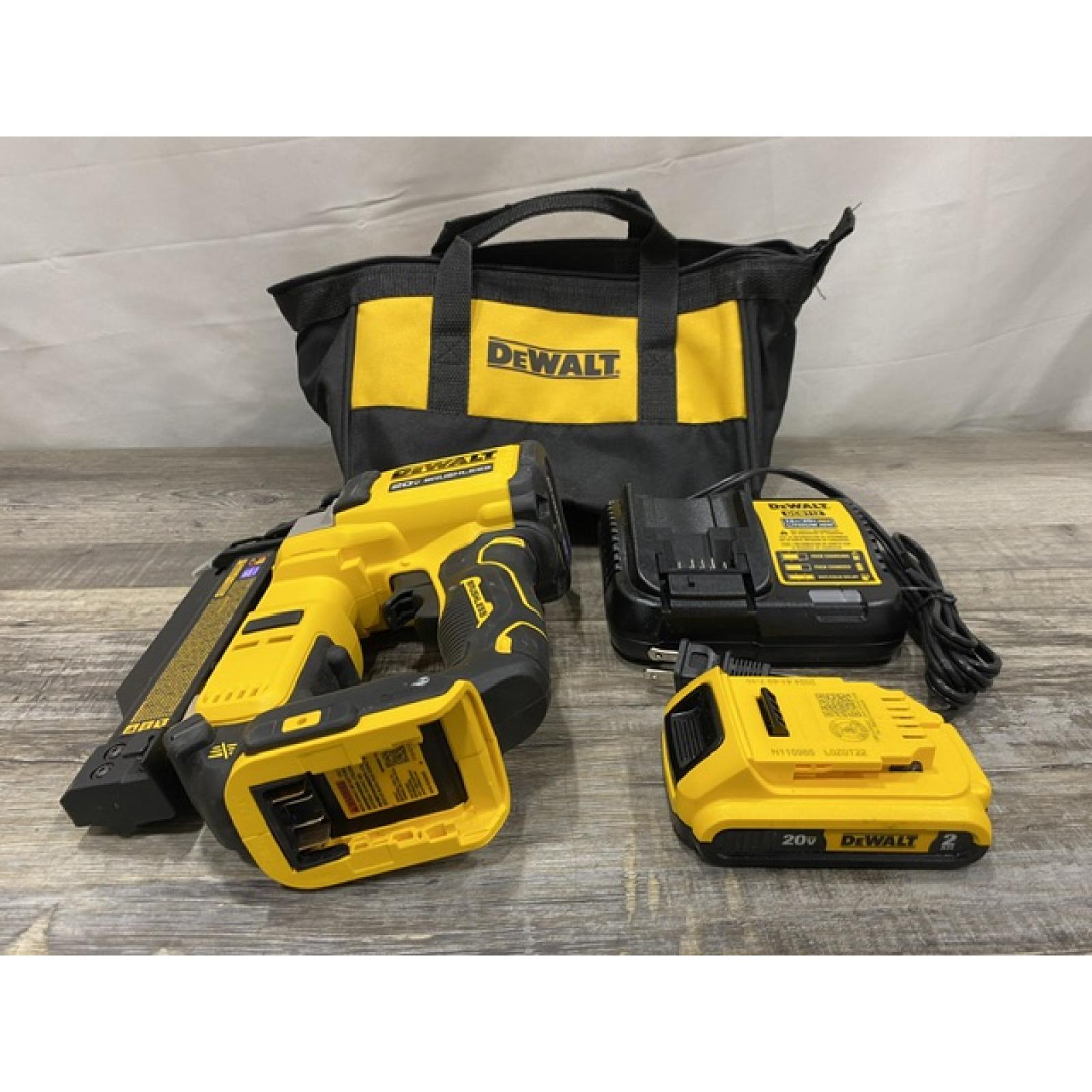 AS-IS DEWALT ATOMIC 20V MAX Lithium Ion Cordless 23 Gauge Pin Nailer Kit