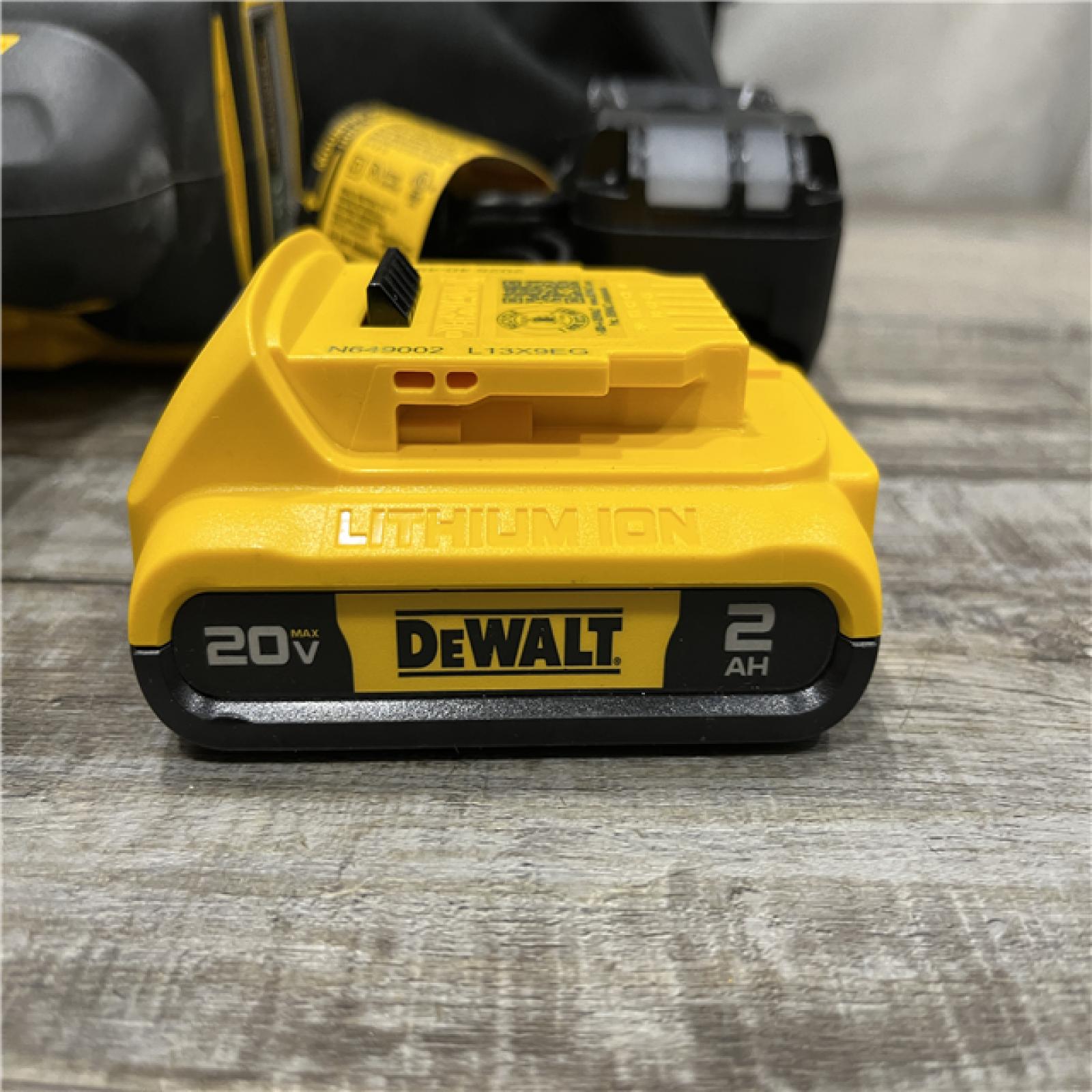 AS-IS DEWALT 20V MAX XR Lithium-Ion Cordless 2-1/2 in. 15-Gauge Finish Nailer Kit