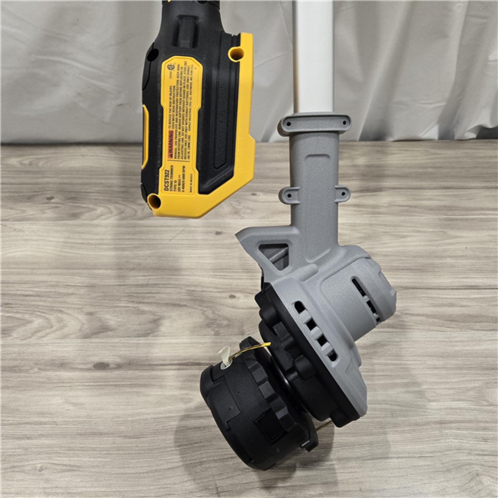 LIKE NEW! - DEWALT 20V MAX Cordless Foldable String Trimmer (Tool Only)