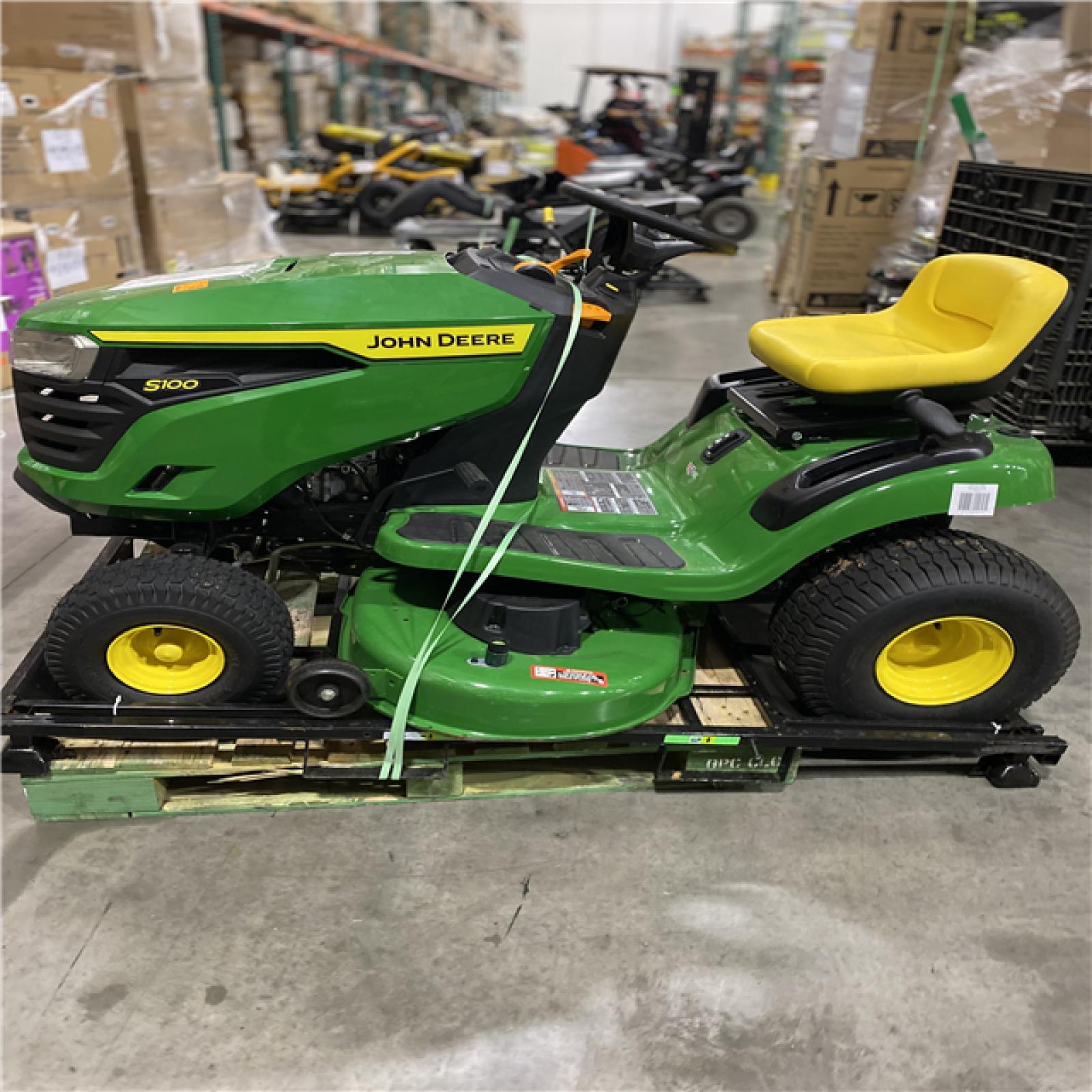 Dallas Location - As-Is John Deere S100 42 in. 17.5 HP Gas Hydrostatic Riding Lawn Mower