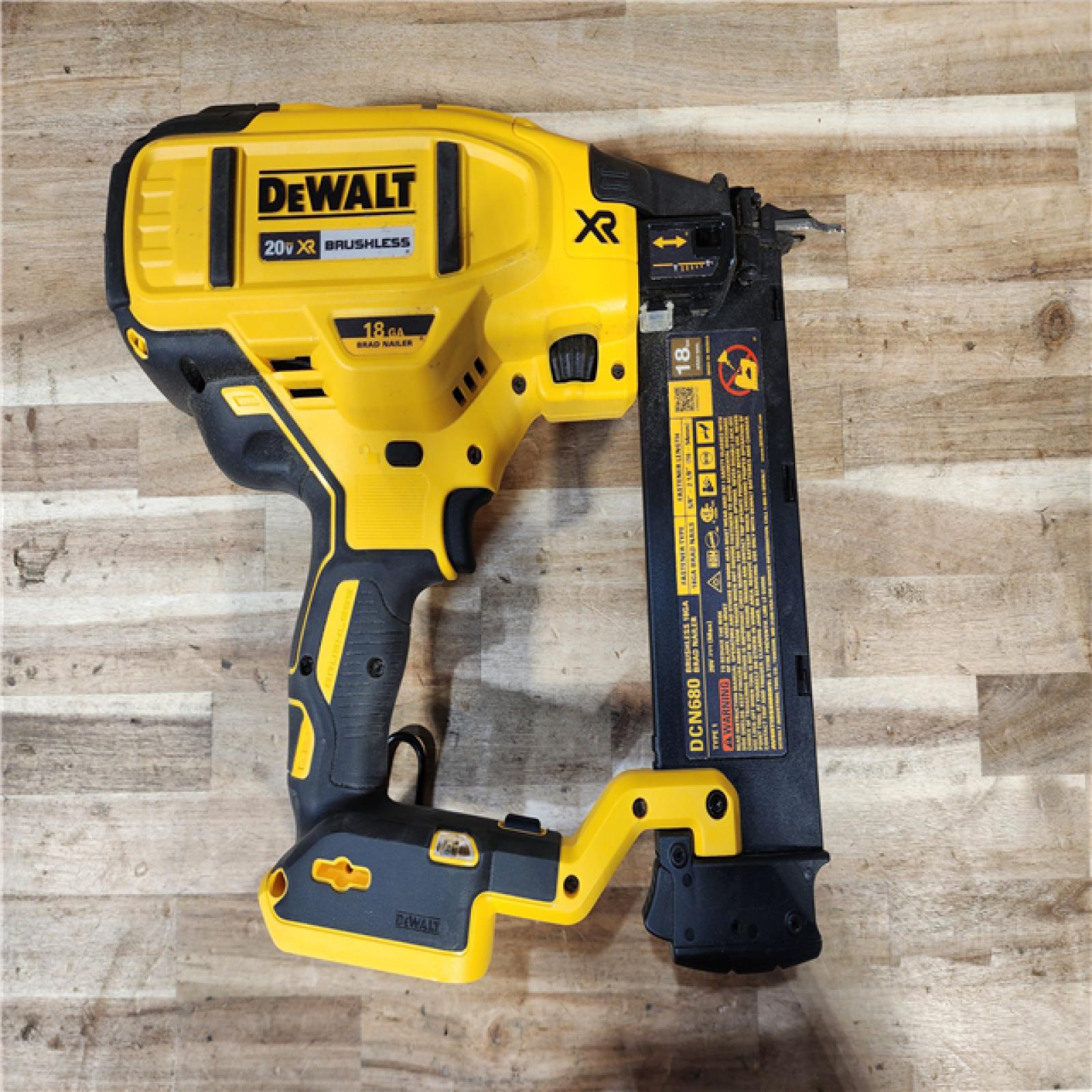 HOUSTON LOCATION - AS-IS DEWALT 20V MAX XR Lithium-Ion Electric Cordless 18-Gauge Brad Nailer (Tool Only)