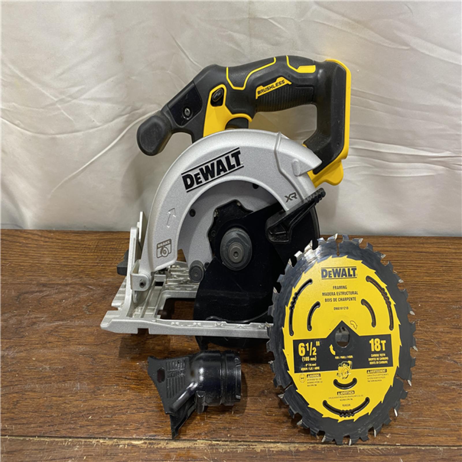 AS-IS DeWALT DCS565B 20V Max Brushless 6.5   Cordless Circular Saw