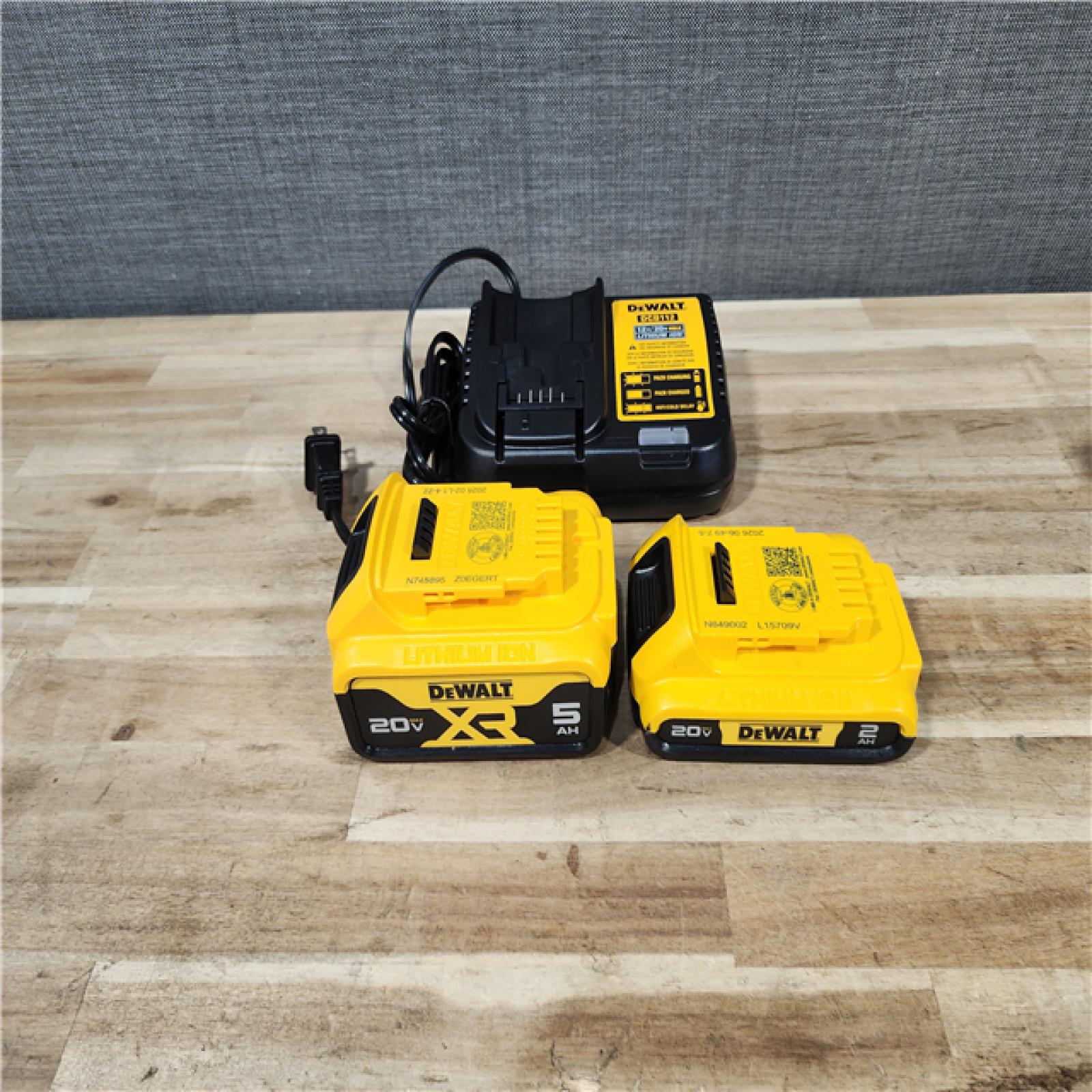 HOUSTON LOCATION - AS-IS DEWALT 2 TOOL COMBO KIT W/ (2) BATTERY & CHARGER