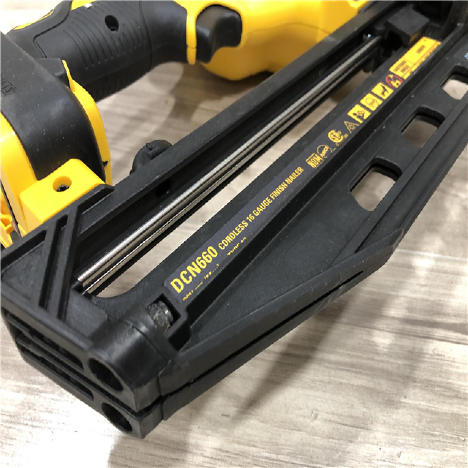 AS-IS DEWALT 20V MAX XR 16-Gauge Electric Cordless Angled Finishing Nailer Kit