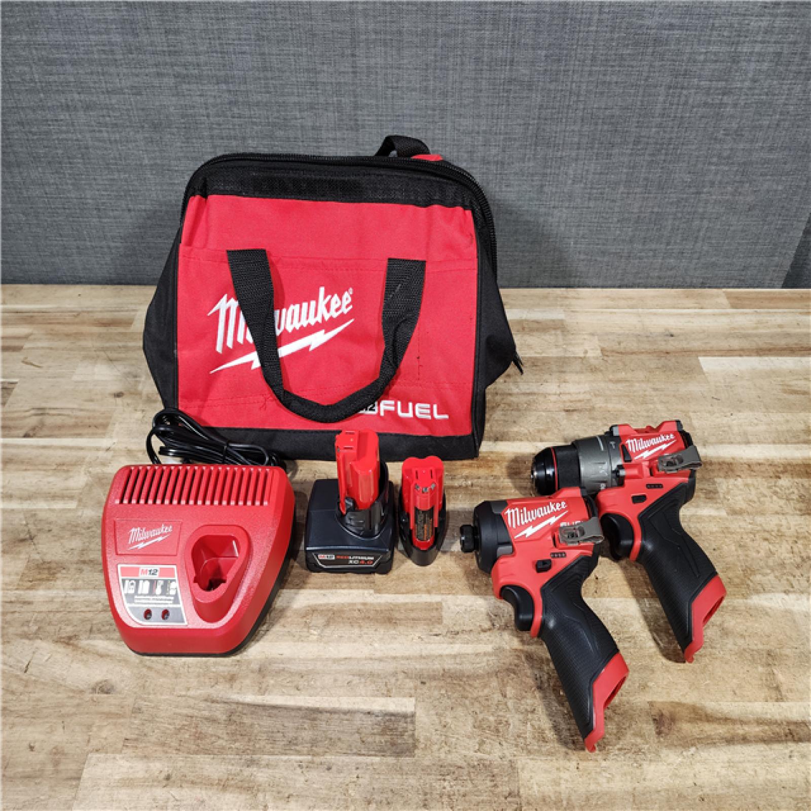 HOUSTON LOCATION - AS - IS Milwaukee 2 Tool Combo Kit W/ (2) Battery & Charger