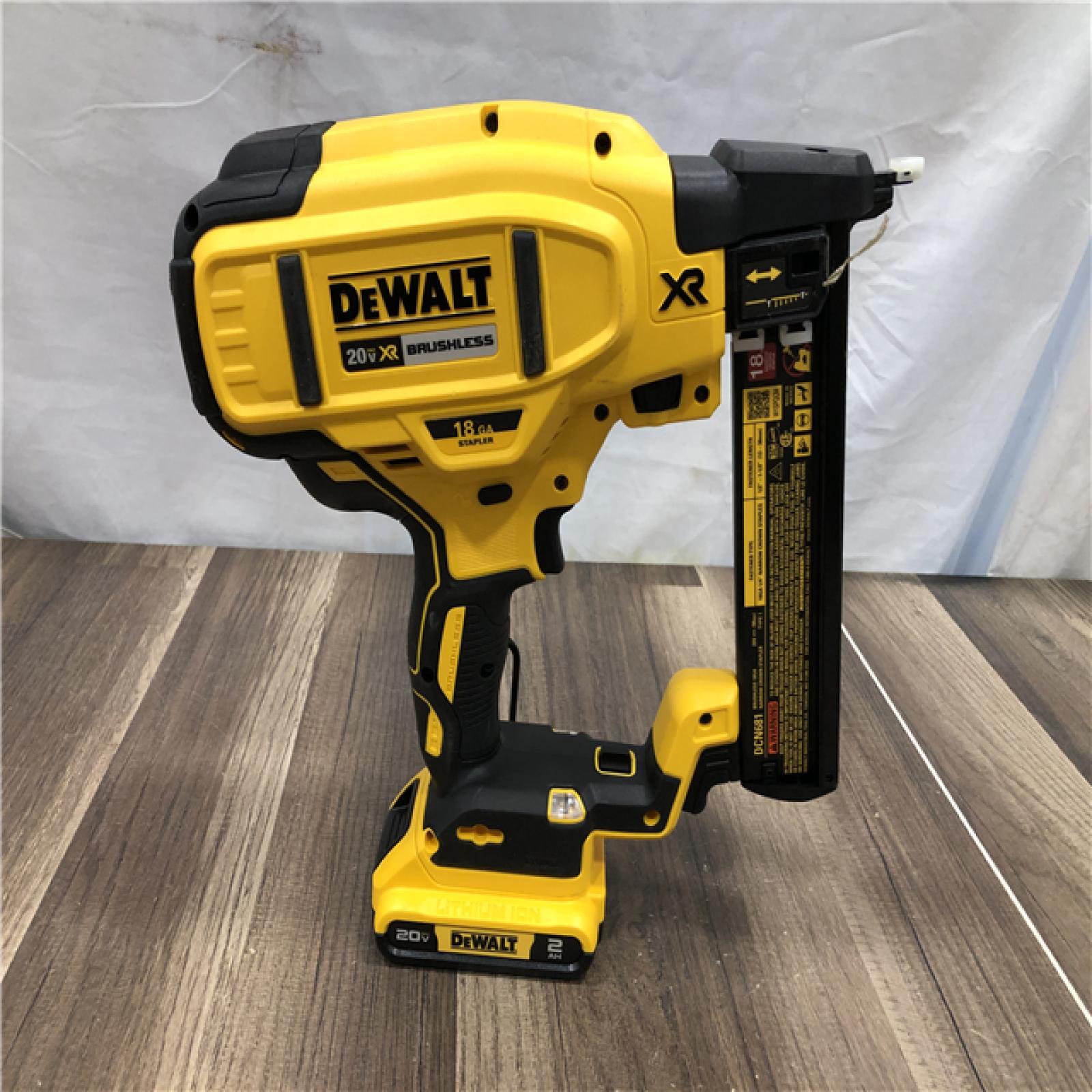 AS-IS DEWALT 20V MAX XR Lithium-Ion Cordless 18-Gauge Narrow Crown Stapler Kit