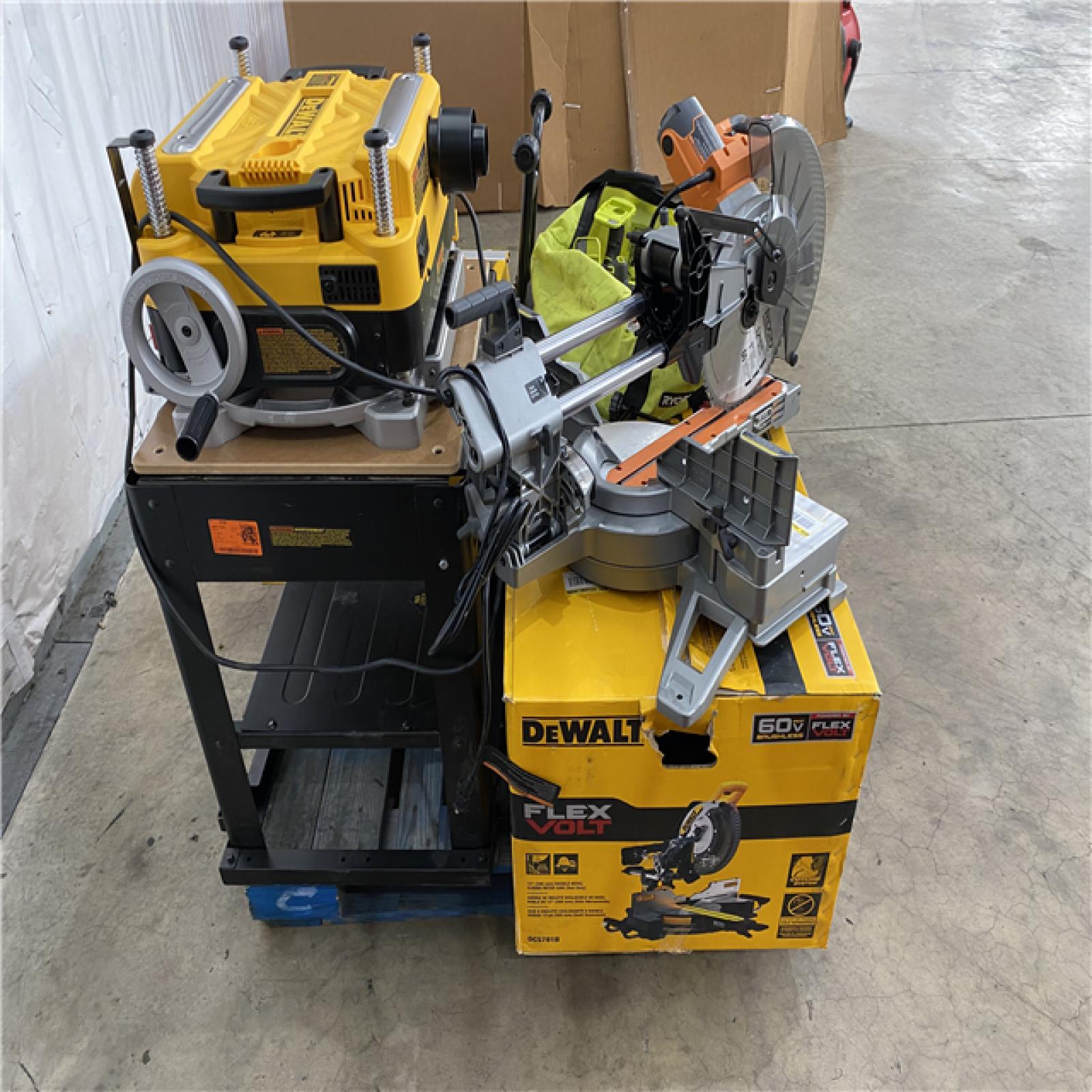 Houston Location AS IS - Tool Pallet