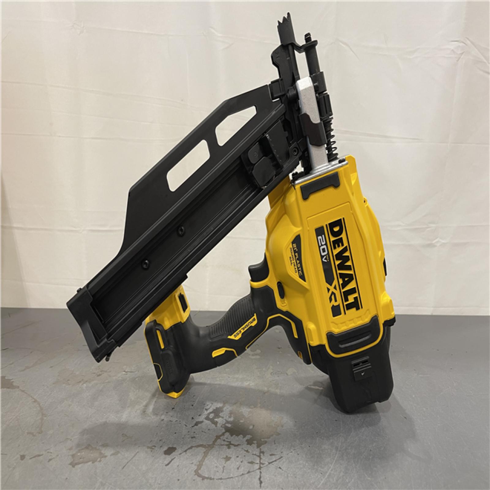 AS-IS - DEWALT 20-Volt 21° Cordless Framing Nailer