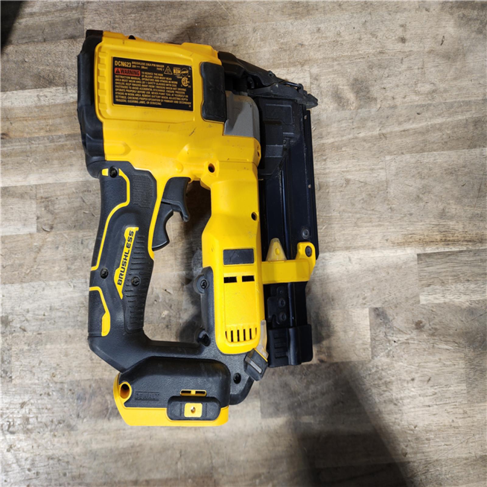 HOUSTON LOCATION - AS-IS DEWALT ATOMIC 20V MAX Lithium Ion Cordless 23 Gauge Pin Nailer Kit with 2.0Ah Battery and Charger