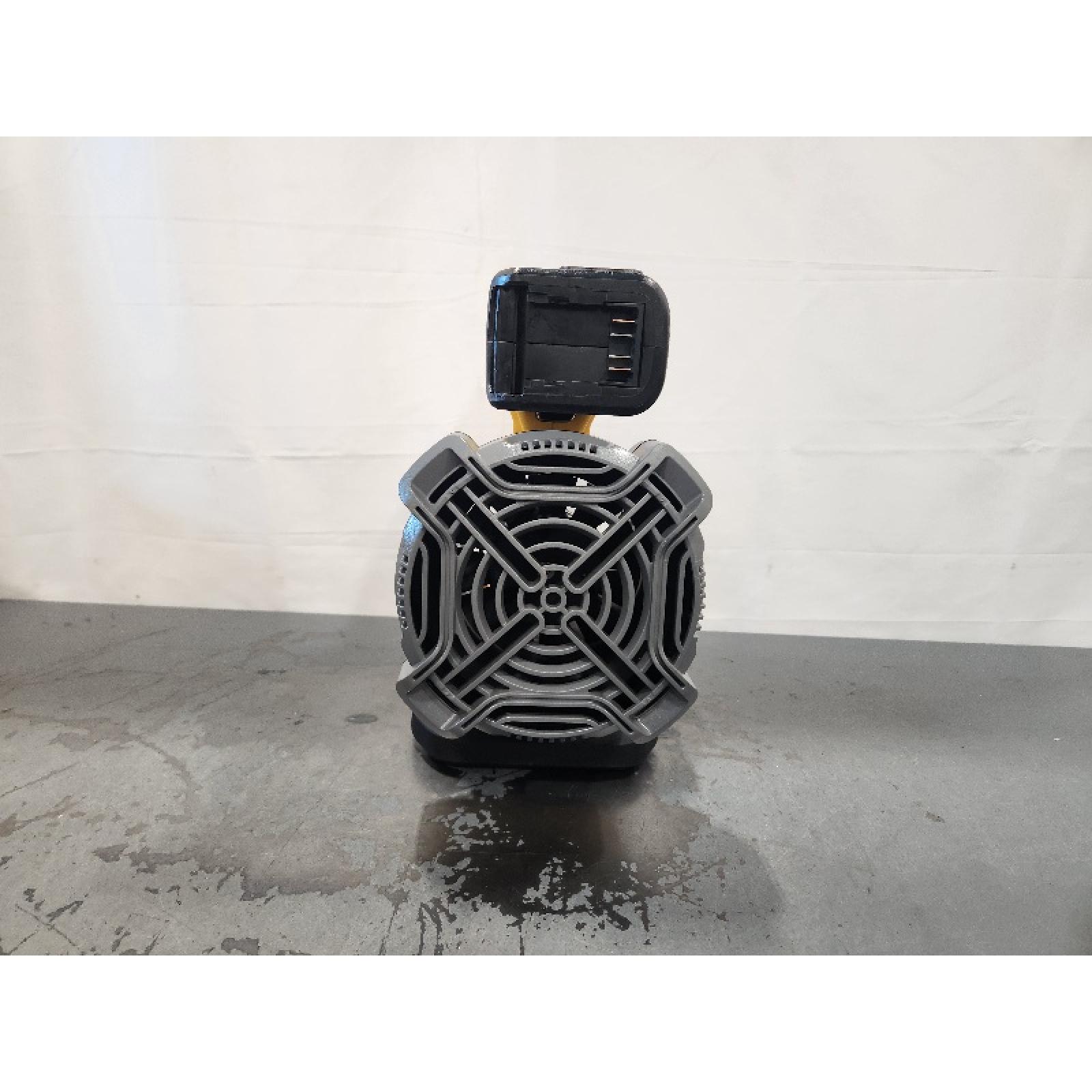 DEWALT 20V MAX Brushless Cordless Handheld Axial Leaf Blower Kit