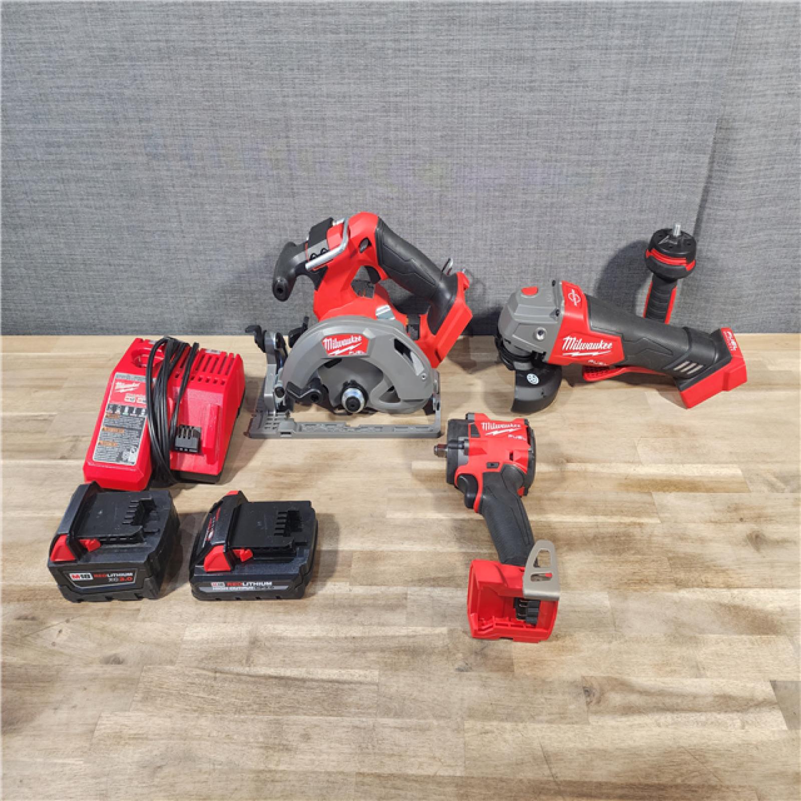 HOUSTON LOCATION - AS-IS MILWAUKEE 3 TOOL COMBO KIT W/ (2) BATTERY & CHARGER