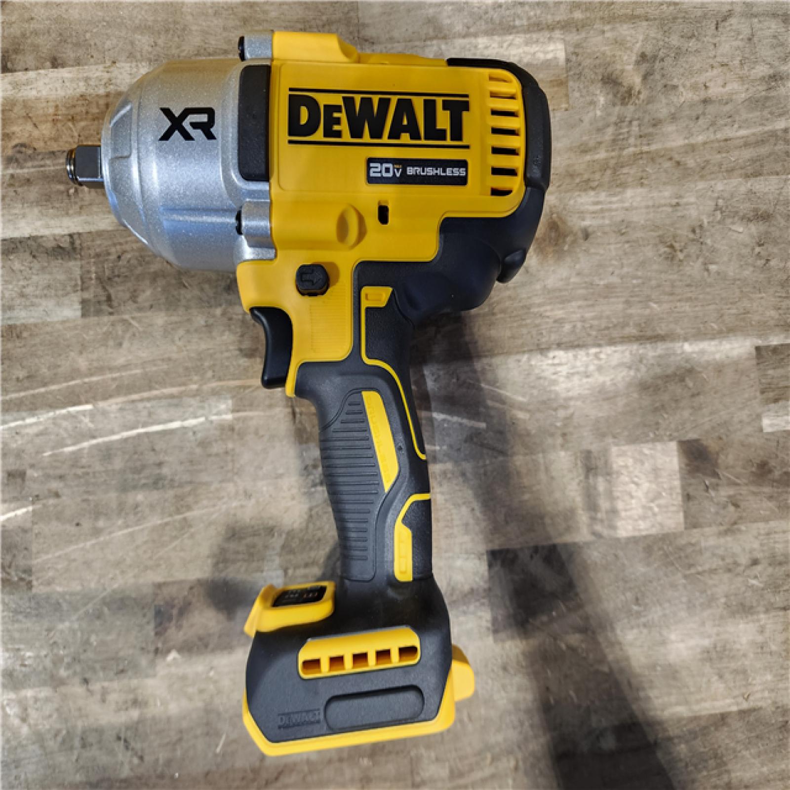 HOUSTON LOCATION - AS-IS (APPEARS LIKE NEW) Dewalt 20V MAX Lithium-Ion Cordless 1/2 in. Impact Wrench Kit W/ BATTERY & CHARGER