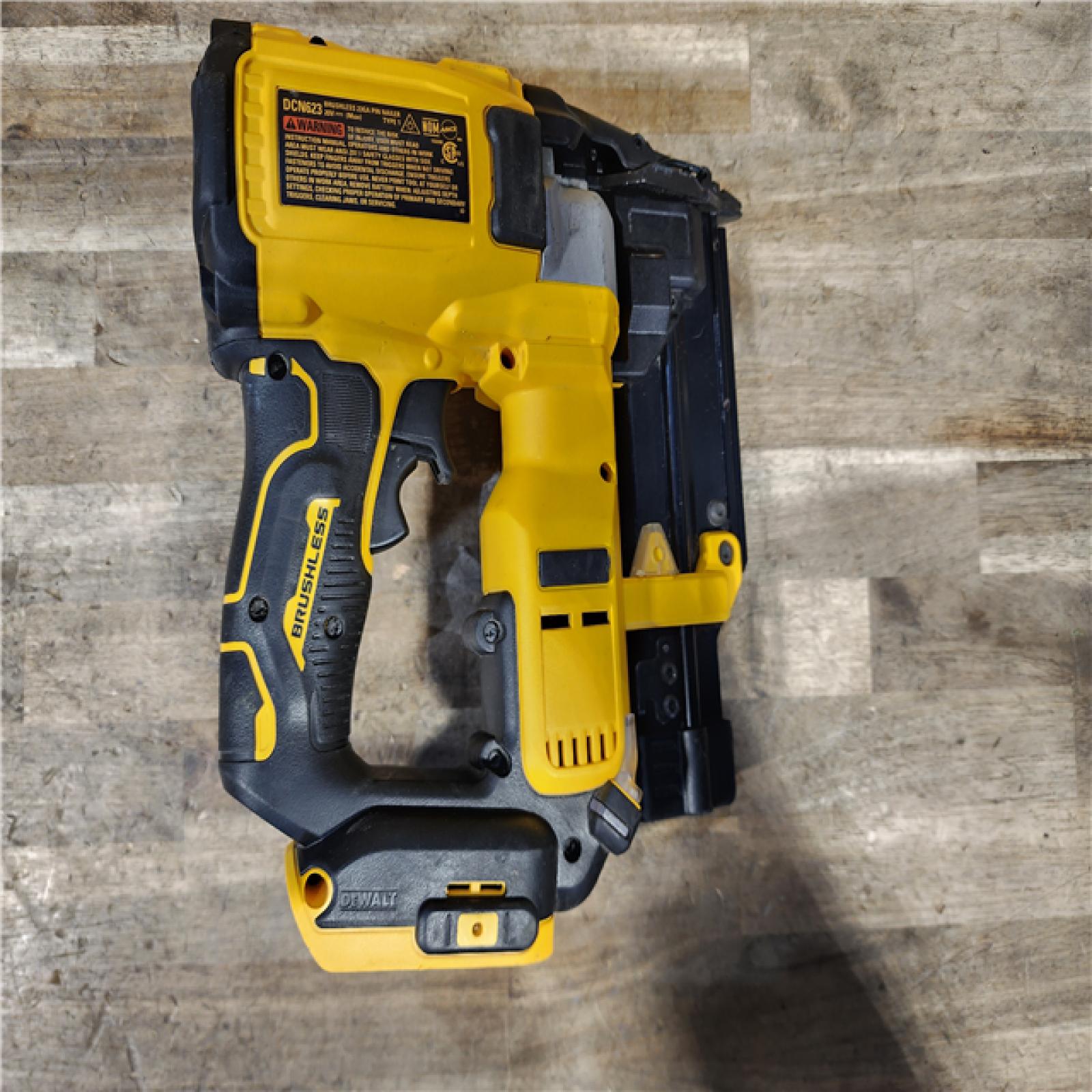 HOUSTON LOCATION - AS-IS DeWalt DCN623D1 20V MAX Atomic Compact Cordless Pin Nailer Kit
