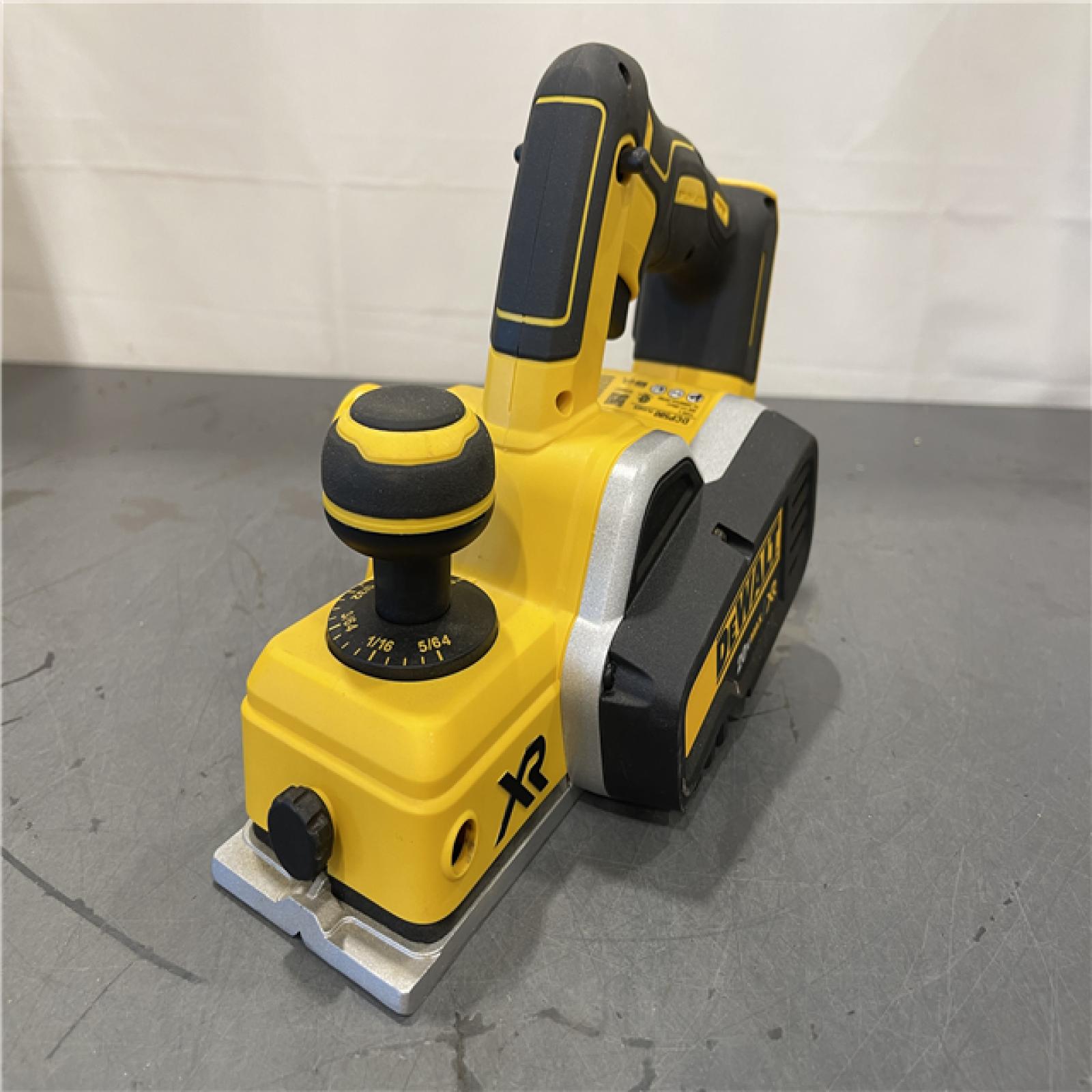 AS-IS - DEWALT 20V MAX XR Cordless Brushless 3-1/4 in. Planer
