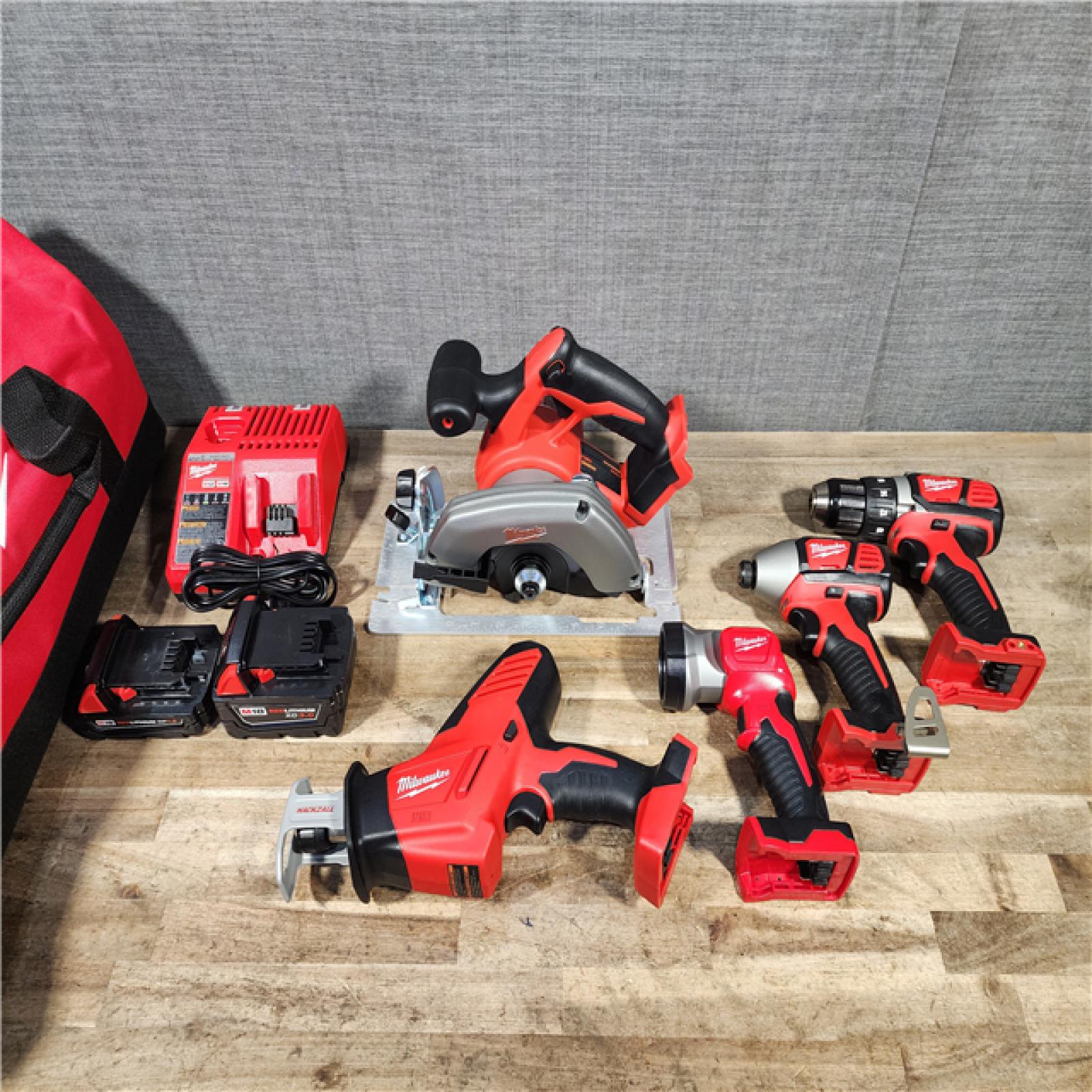 HOUSTON LOCATION - AS-IS (APPEARS LIKE NEW) Milwaukee 18V Lithium-Ion Cordless (5-Tool) Combo Kit
