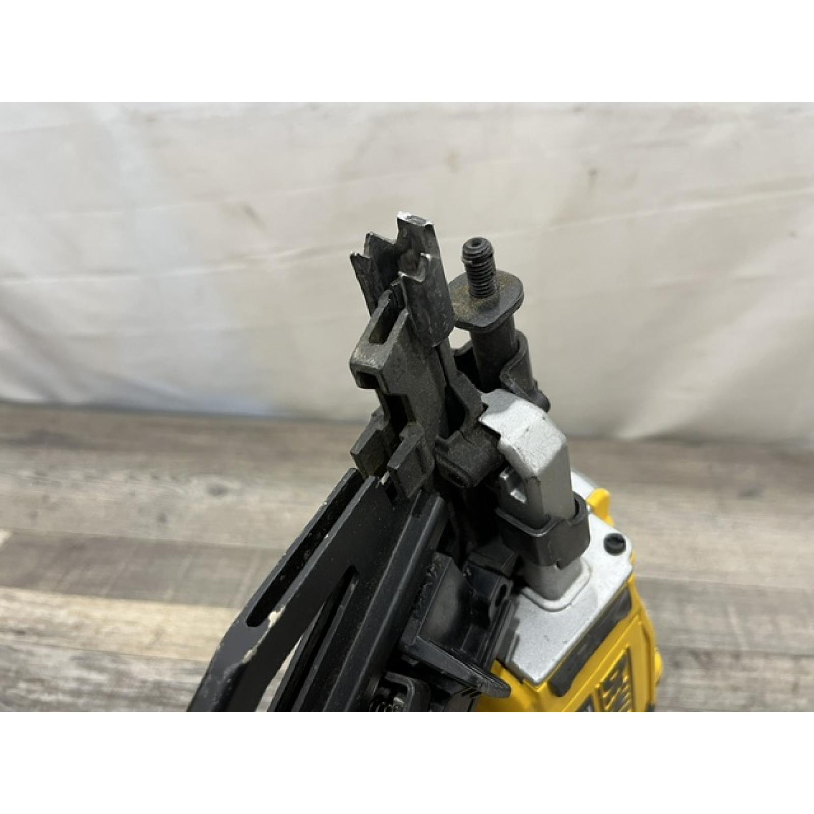 AS-IS DEWALT 20-Volt 21° Cordless Framing Nailer (Tool-Only)