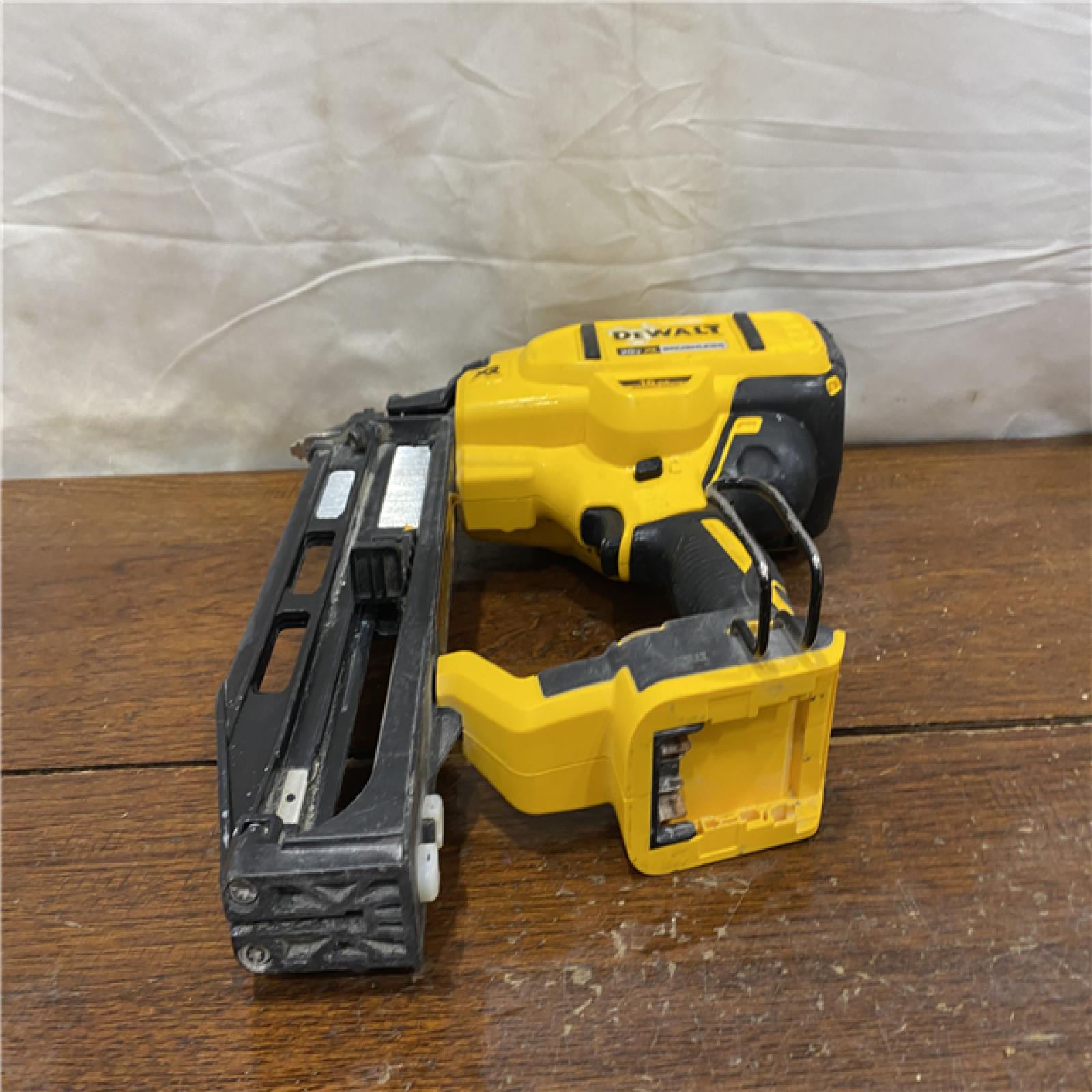 AS-IS DEWALT 20V MAX XR 16-Gauge Lithium-Ion Cordless Finish Nailer (Tool Only)