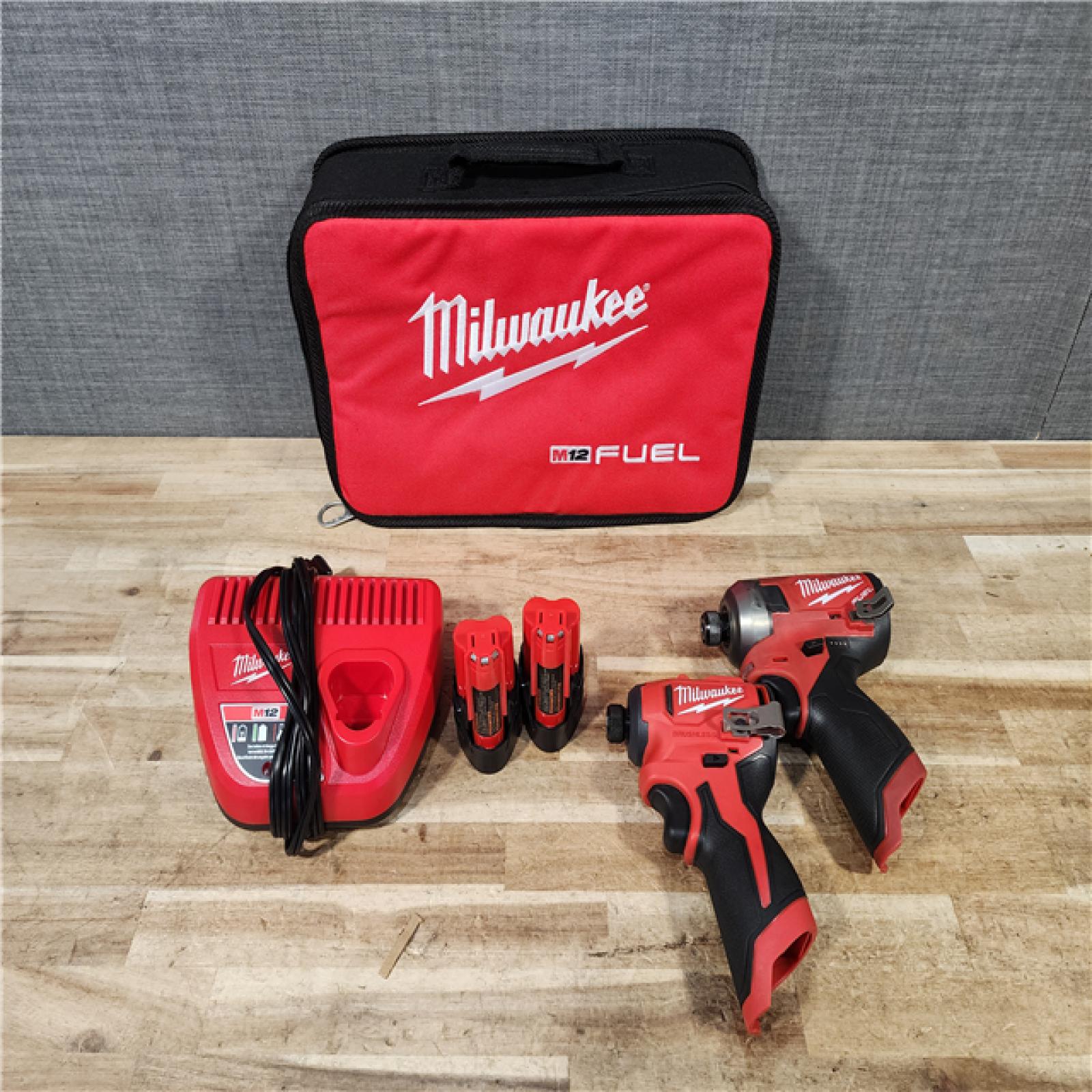 HOUSTON LOCATION - AS - IS Milwaukee 2 Tool Combo Kit W/ (2) Battery & Charger