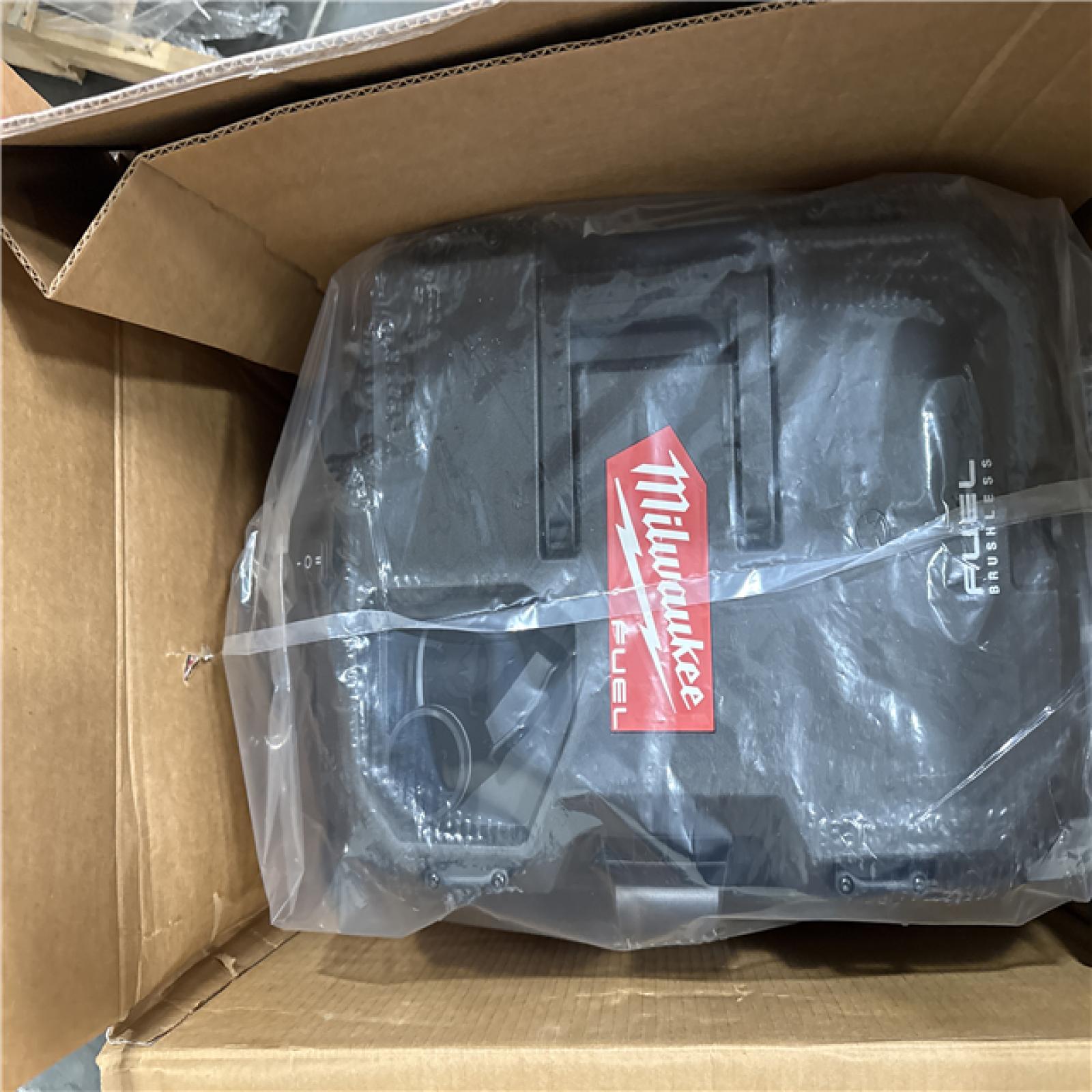 California NEW Milwaukee Wet/Dry Vacuum (Tool only)