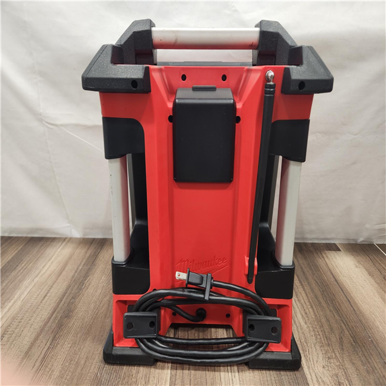 AS-IS- M18 Lithium-Ion Cordless Jobsite Radio/Charger
