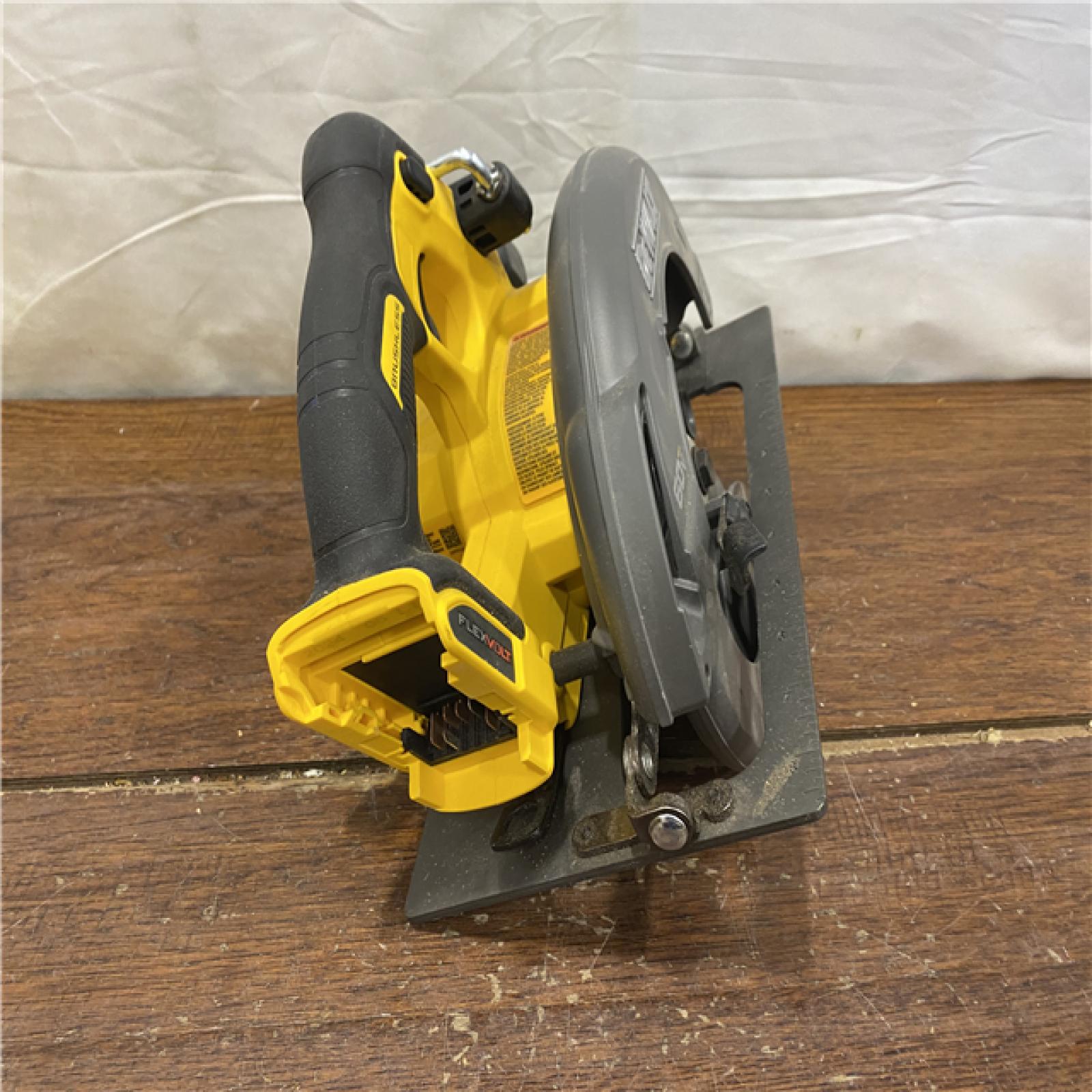 AS-IS DeWALT Flexvolt Max 7-1/4  60V Brushless Circular Saw DCS578B