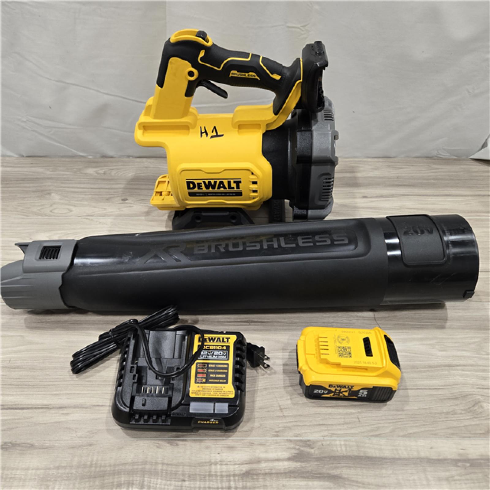 AS-IS DeWalt Cordless Handheld Leaf Blower Kit