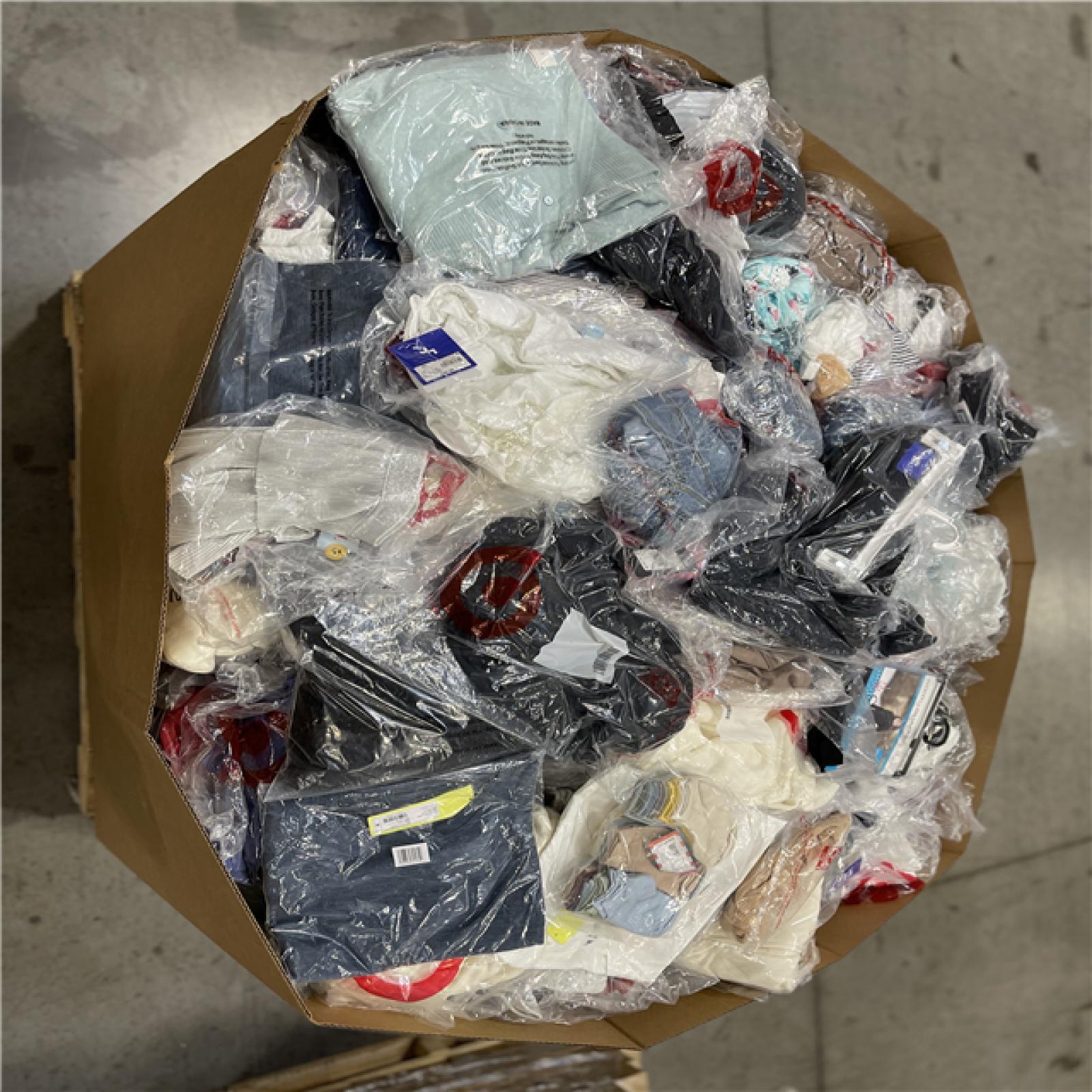 DALLAS LOCATION- NEW! BULLSEYE MIXED CLOTHING PALLET (750 Units)