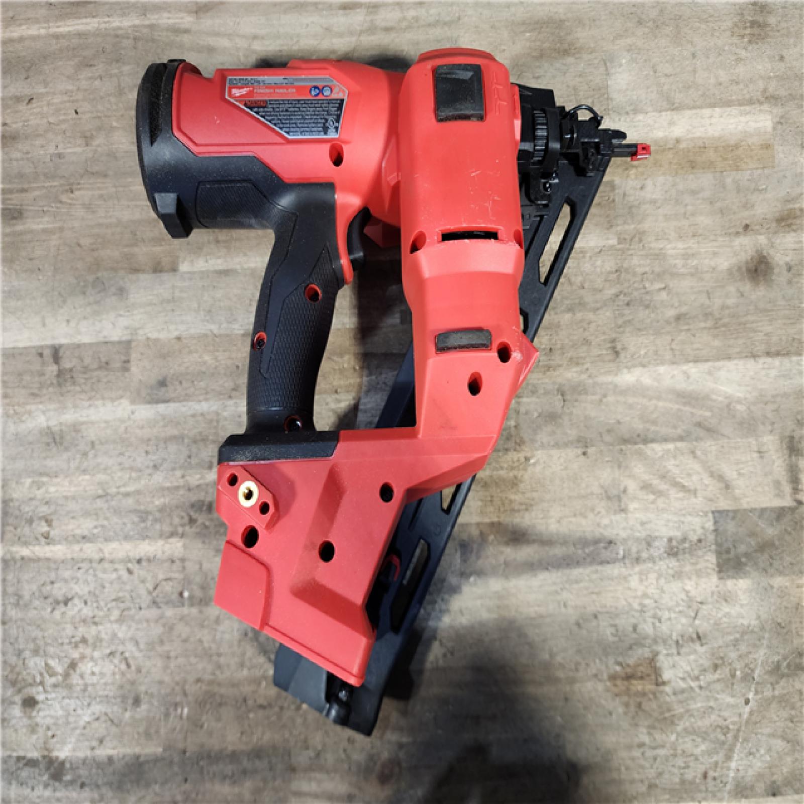 HOUSTON LOCATION - AS-IS Milwaukee 2839-20 M18 FUEL 15 Ga. 18 Volt Brushless Angled Finish Nailer (TOOL ONLY)