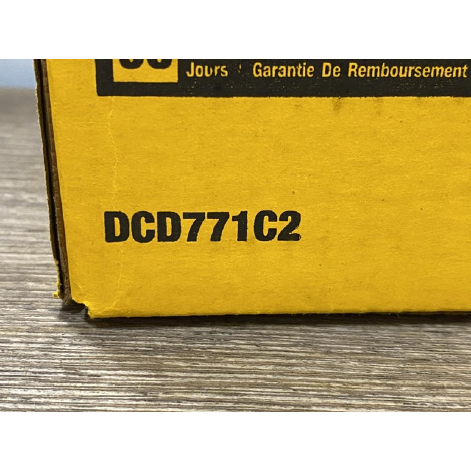 NEW - DEWALT 20V MAX Cordless 1/2 in. Drill/Driver Kit