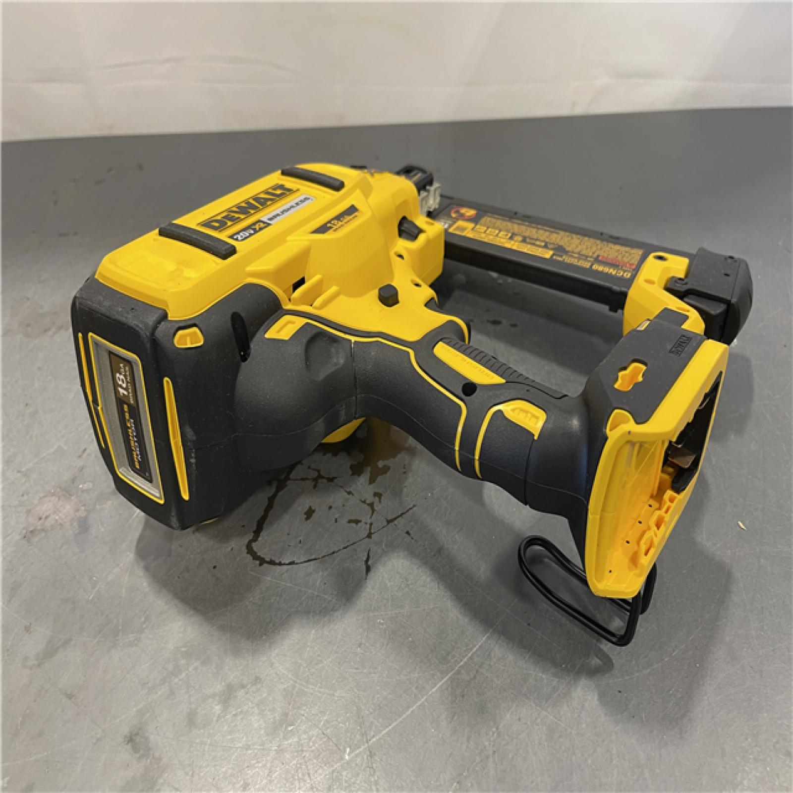 AS-IS - DEWALT 20V MAX XR Lithium-Ion 2-1/8 in. 18-Gauge Electric Cordless Brad Nailer Kit