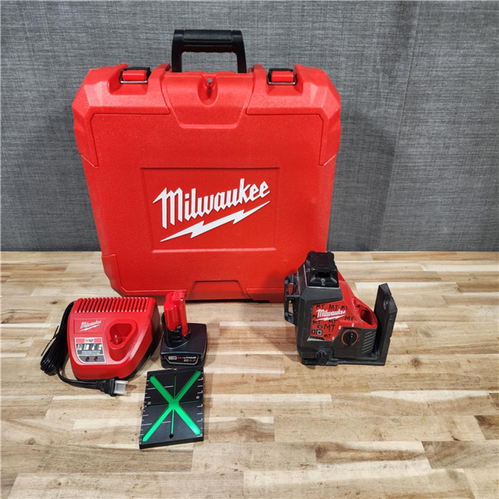 HOUSTON LOCATION - AS-IS Milwaukee 12-Volt Lithium-Ion Cordless Green 250 ft. 3-Plane Laser Level Kit