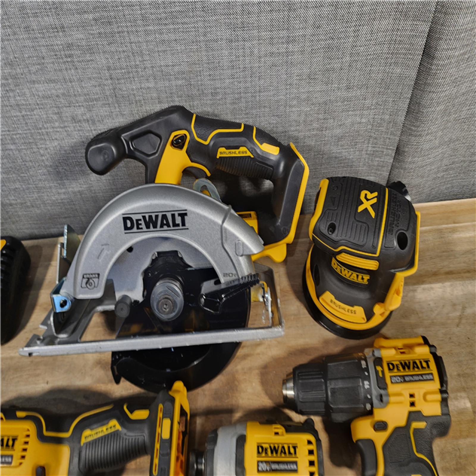 HOUSTON LOCATION - AS-IS Dewalt 20-Volt MAX ToughSystem Lithium-Ion 6-Tool Cordless Combo Kit