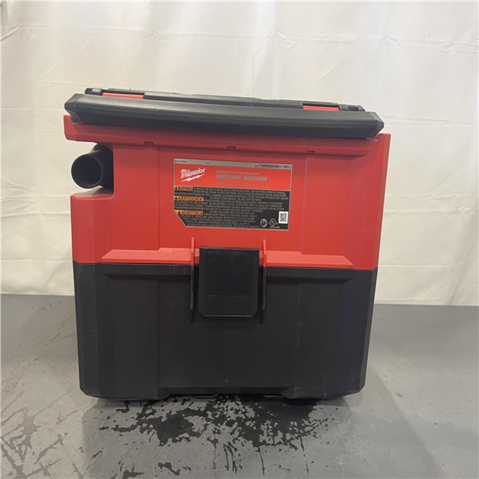 AS-IS- MILWAUKEE M18 FUEL PACKOUT 18-Volt Lithium-Ion Cordless 2.5 Gal. Wet/Dry Vacuum (Vacuum-Only)