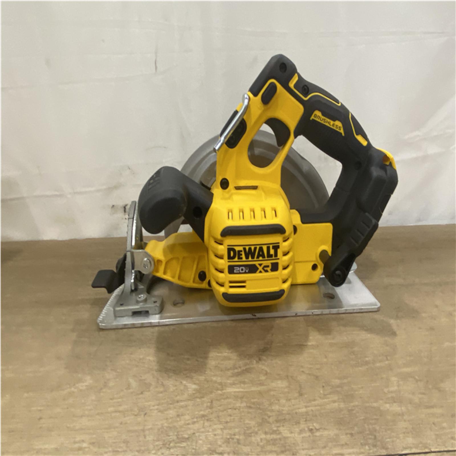 AS-IS DEWALT 20-Volt MAX 7-1/4 in. Cordless Circular Saw (Tool Only)