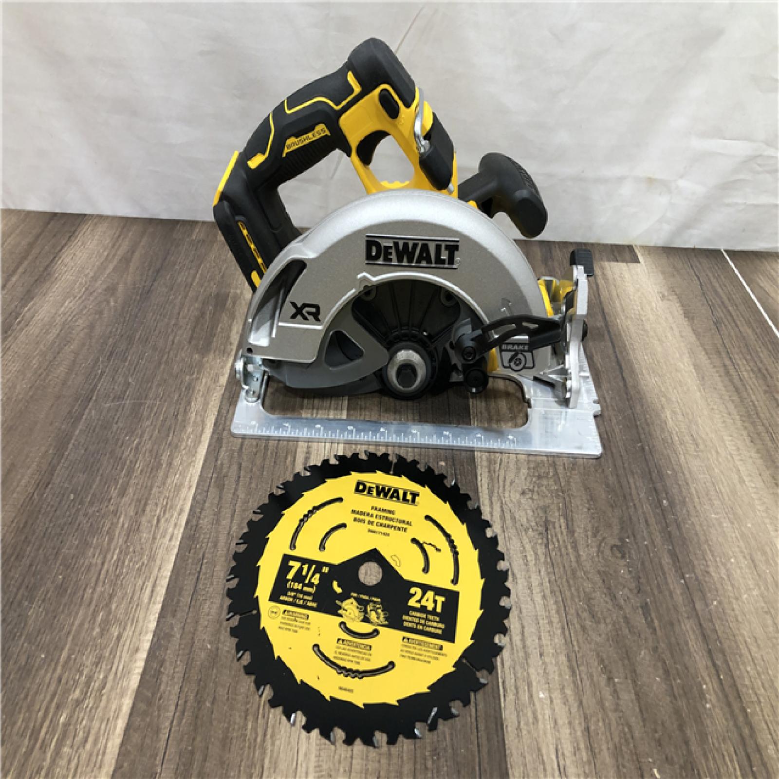 AS-IS DEWALT 20-Volt MAX 7-1/4 in. Cordless Circular Saw (Tool Only)