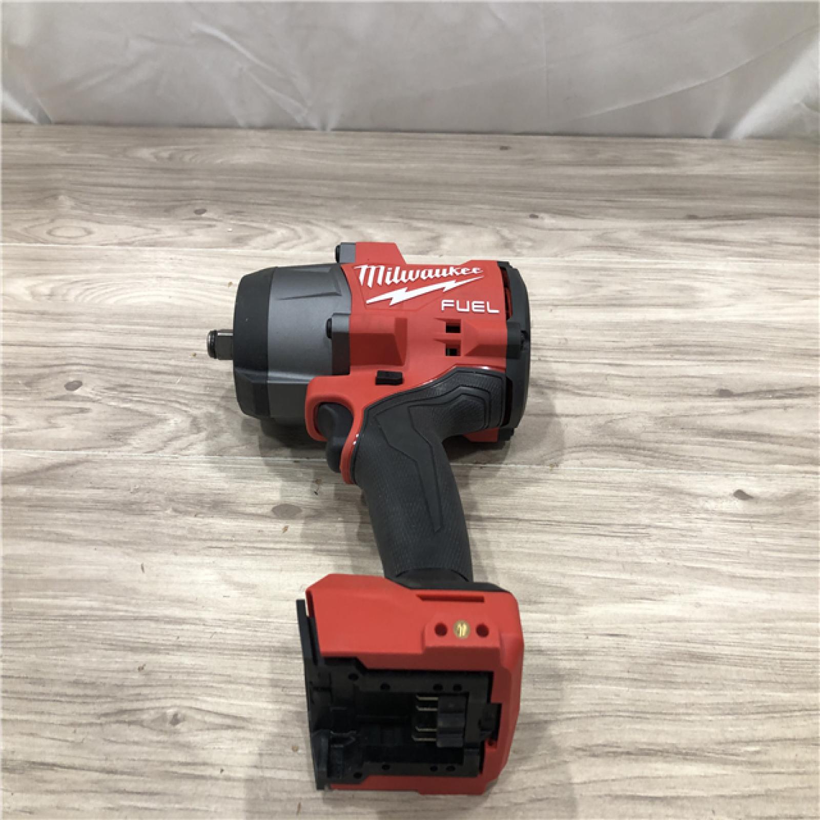 AS-IS Milwaukee M18 1/2 in. Cordless High Torque Impact Wrench Kit