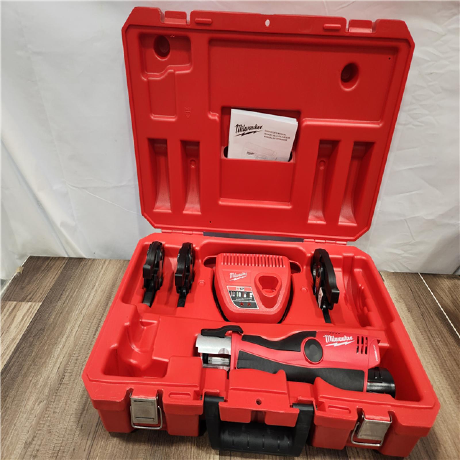 AS-IS -Milwaukee M12 Force Logic Press Tool 1/2 in. to 1 in. Kit