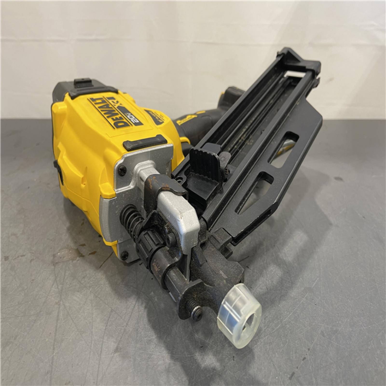 AS-IS - DEWALT 20-Volt 21° Cordless Framing Nailer