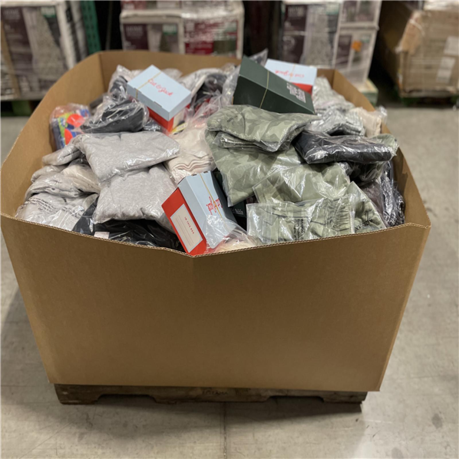 DALLAS LOCATION- NEW!- BULLSEYE MIXED CLOTHING PALLET (300 UNITS)