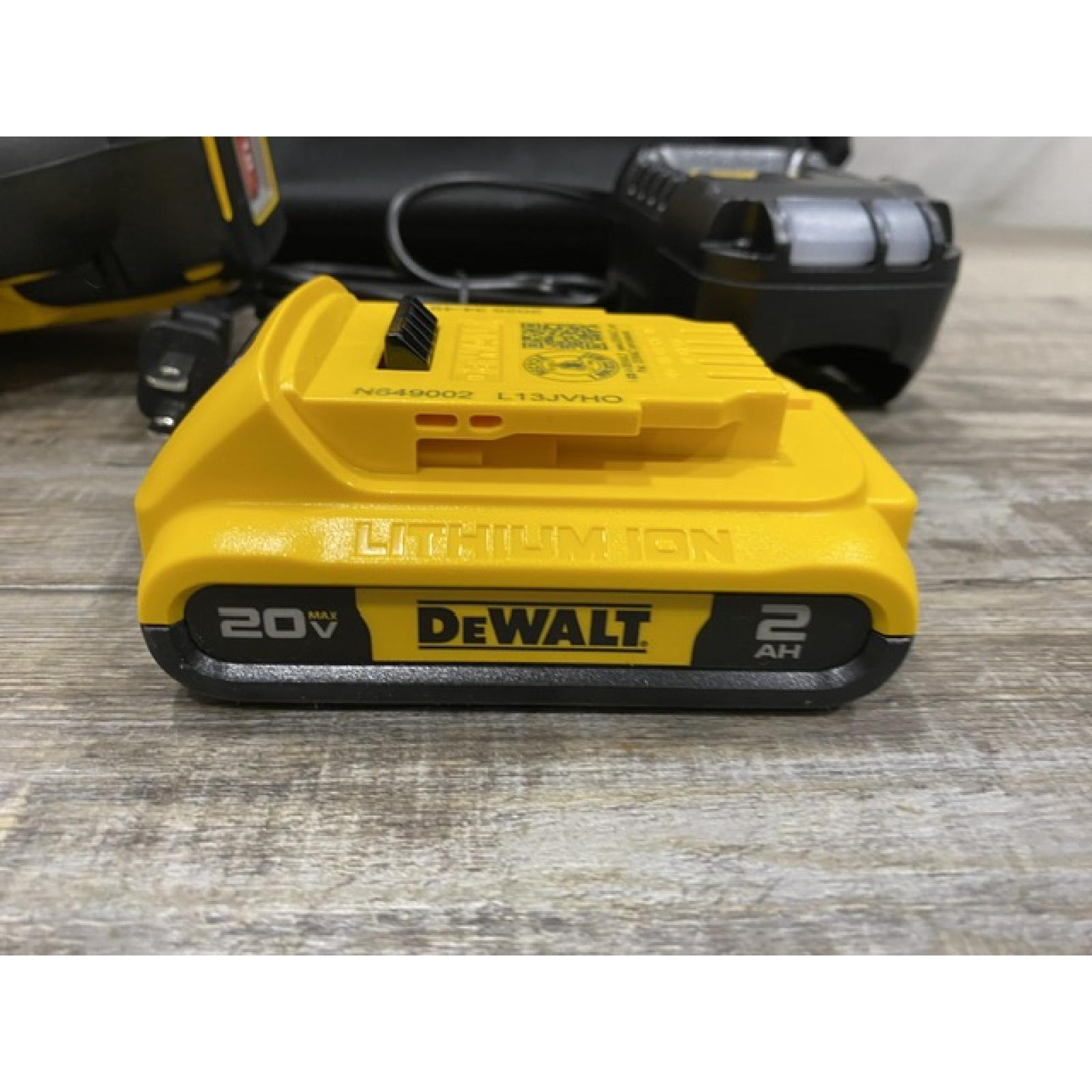 AS-IS DEWALT 20V MAX XR Lithium-Ion Cordless 18-Gauge Narrow Crown Stapler Kit