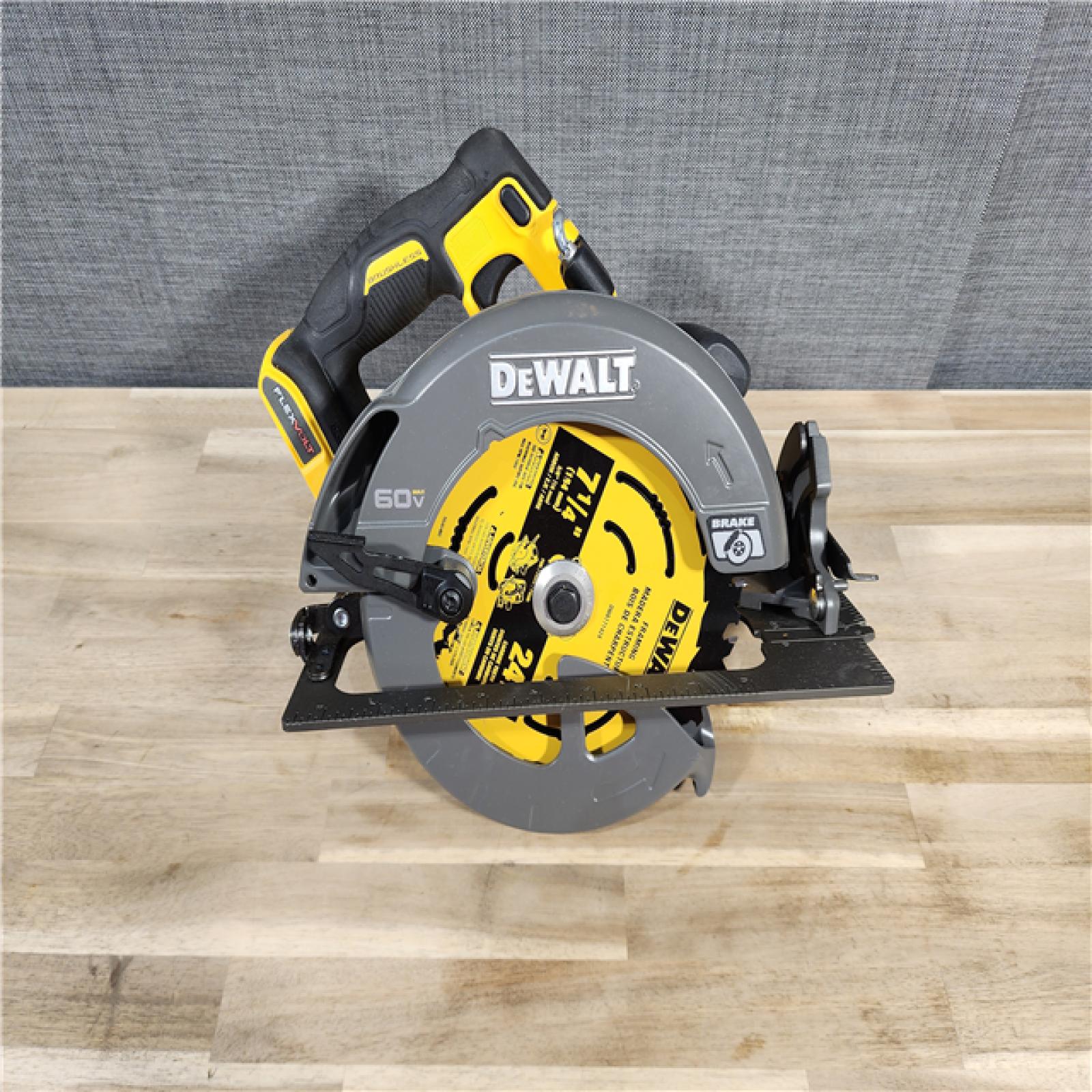 HOUSTON LOCATION - AS-IS DeWALT Flexvolt Max 7-1/4  60V Brushless Circular Saw DCS578B (Bare Tool)