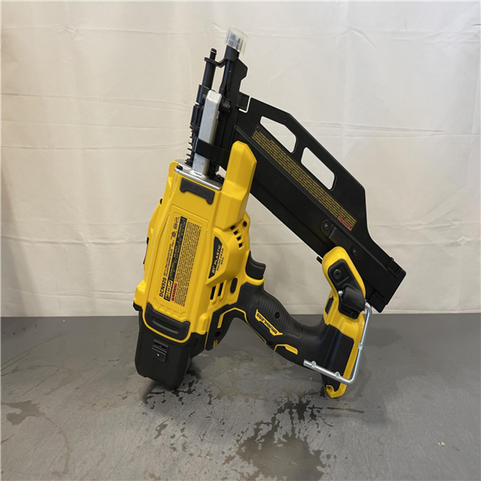 AS-IS - DEWALT 20-Volt 21° Cordless Framing Nailer