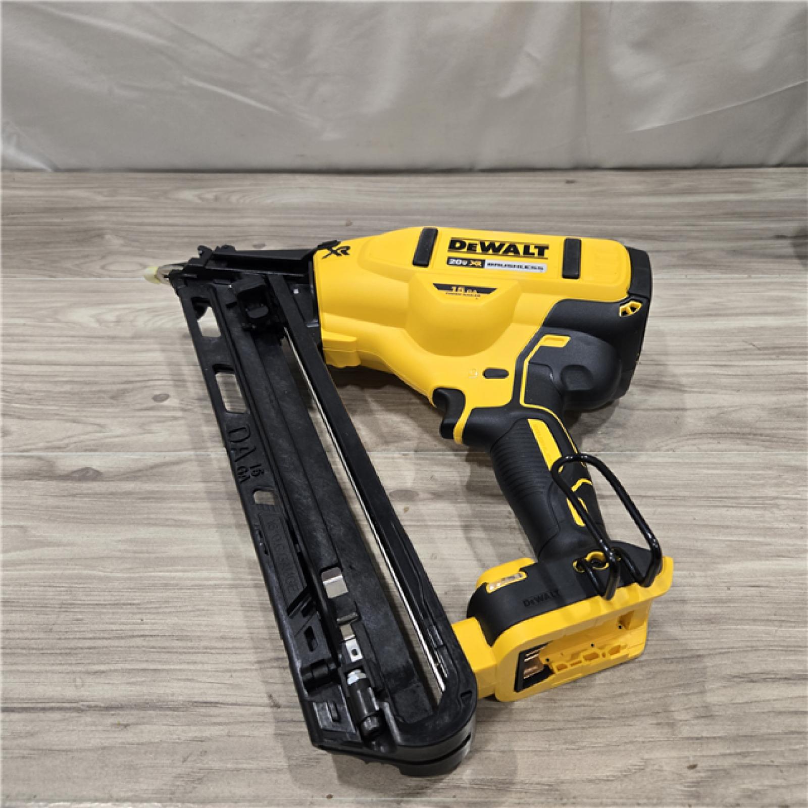 AS-IS DeWalt 15 GA ANGLED FINISH NAILER KIT