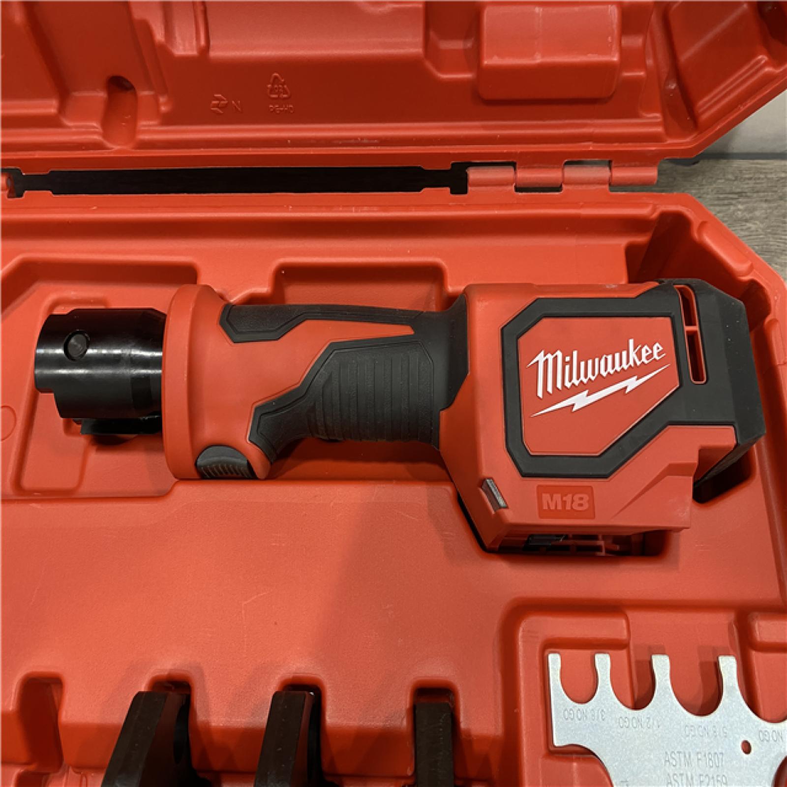AS-IS Milwaukee 18V Lithium-Ion Cordless Short Throw Press Tool Kit