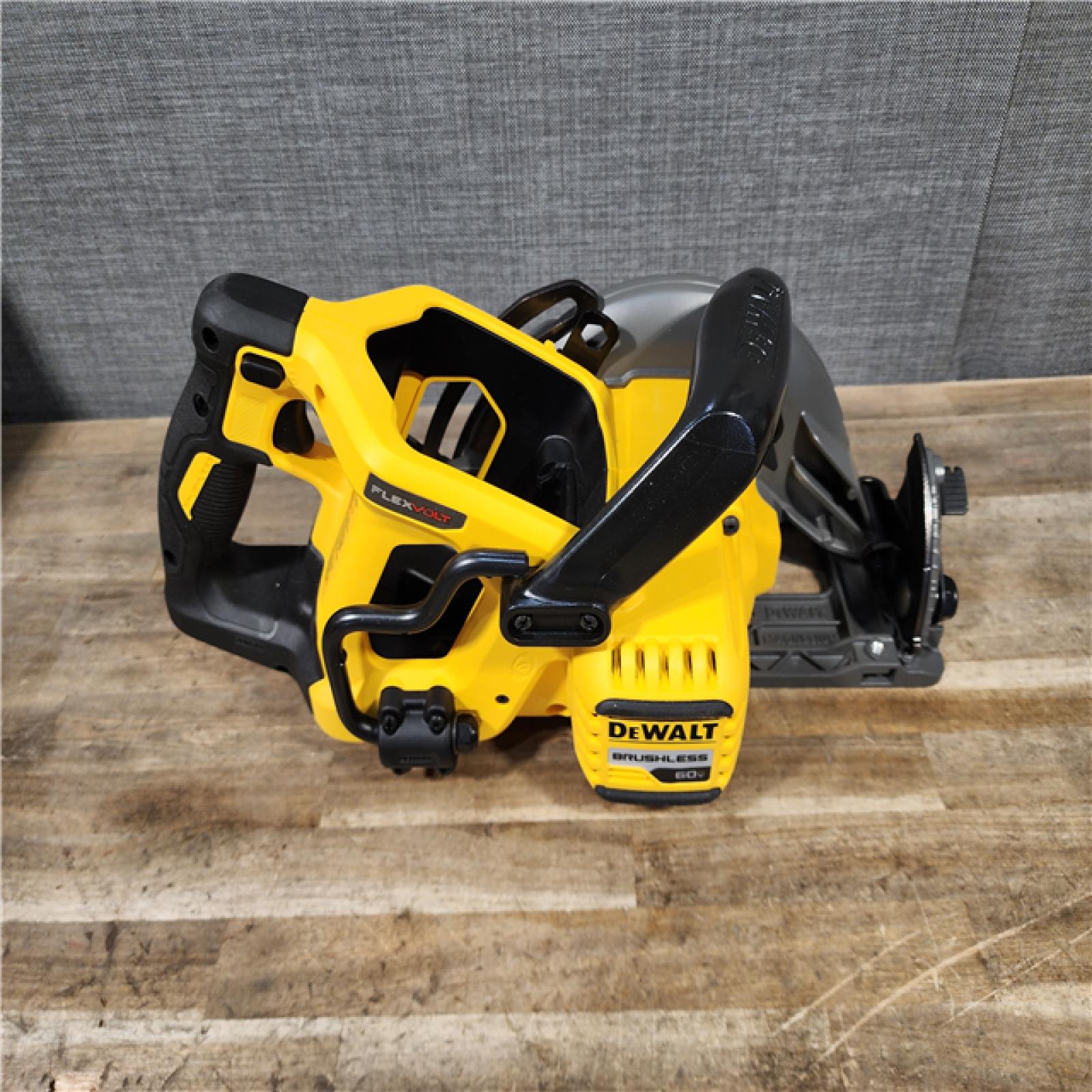 HOUSTON LOCATION - AS-IS (APPEARS LIKE NEW) DEWALT FLEXVOLT 60V MAX Cordless Brushless 7-1/4 in. Wormdrive Style Circular Saw (Tool Only)