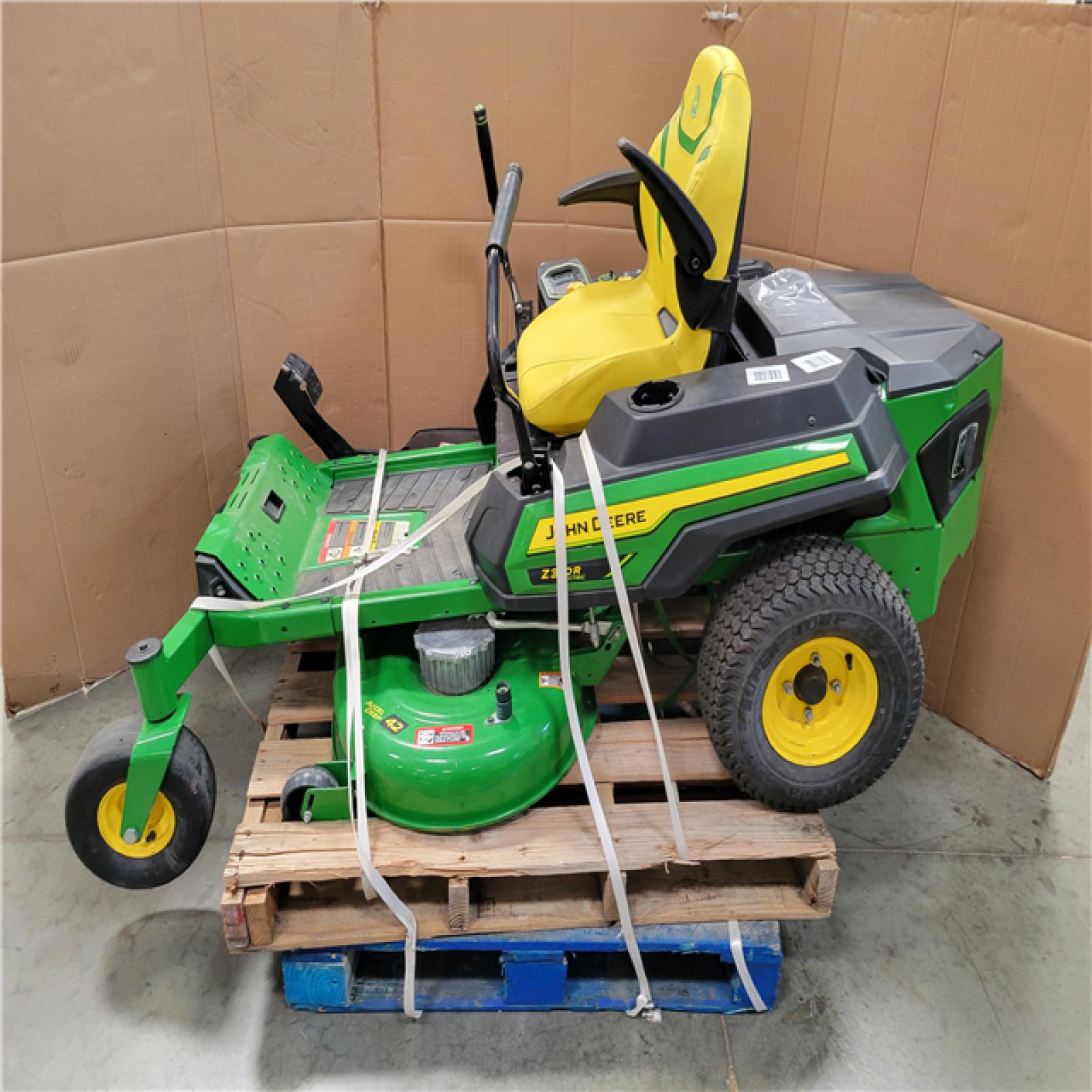 CALIFORNIA AS-IS JOHN DEERE Z370R 42 BATTERY ZTR