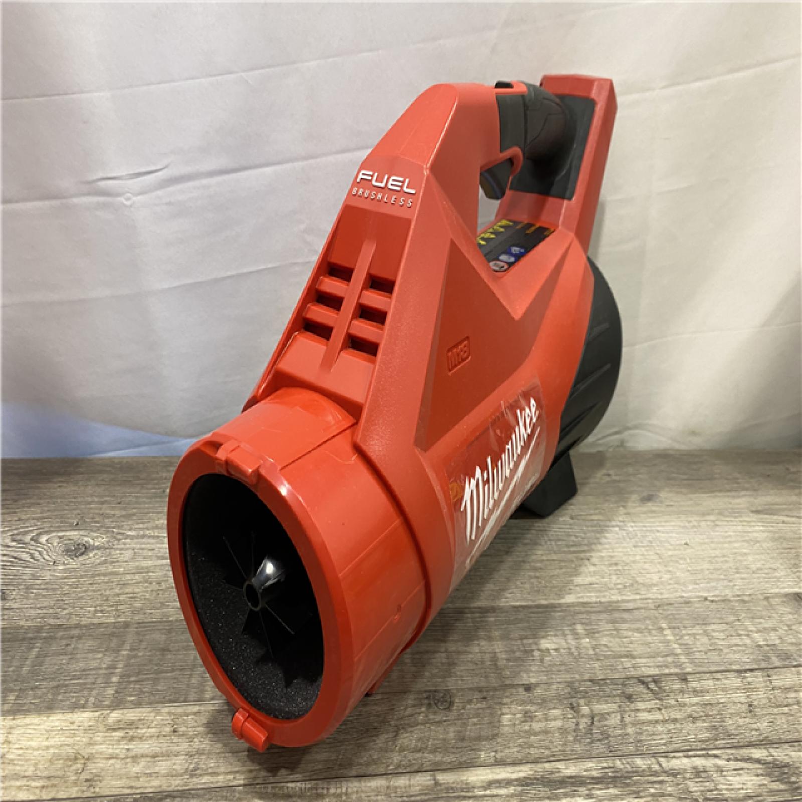 AS-IS Milwaukee M18 FUEL 120 MPH 500 CFM 18V Brushless Cordless Battery Powered Leaf Blower Kit